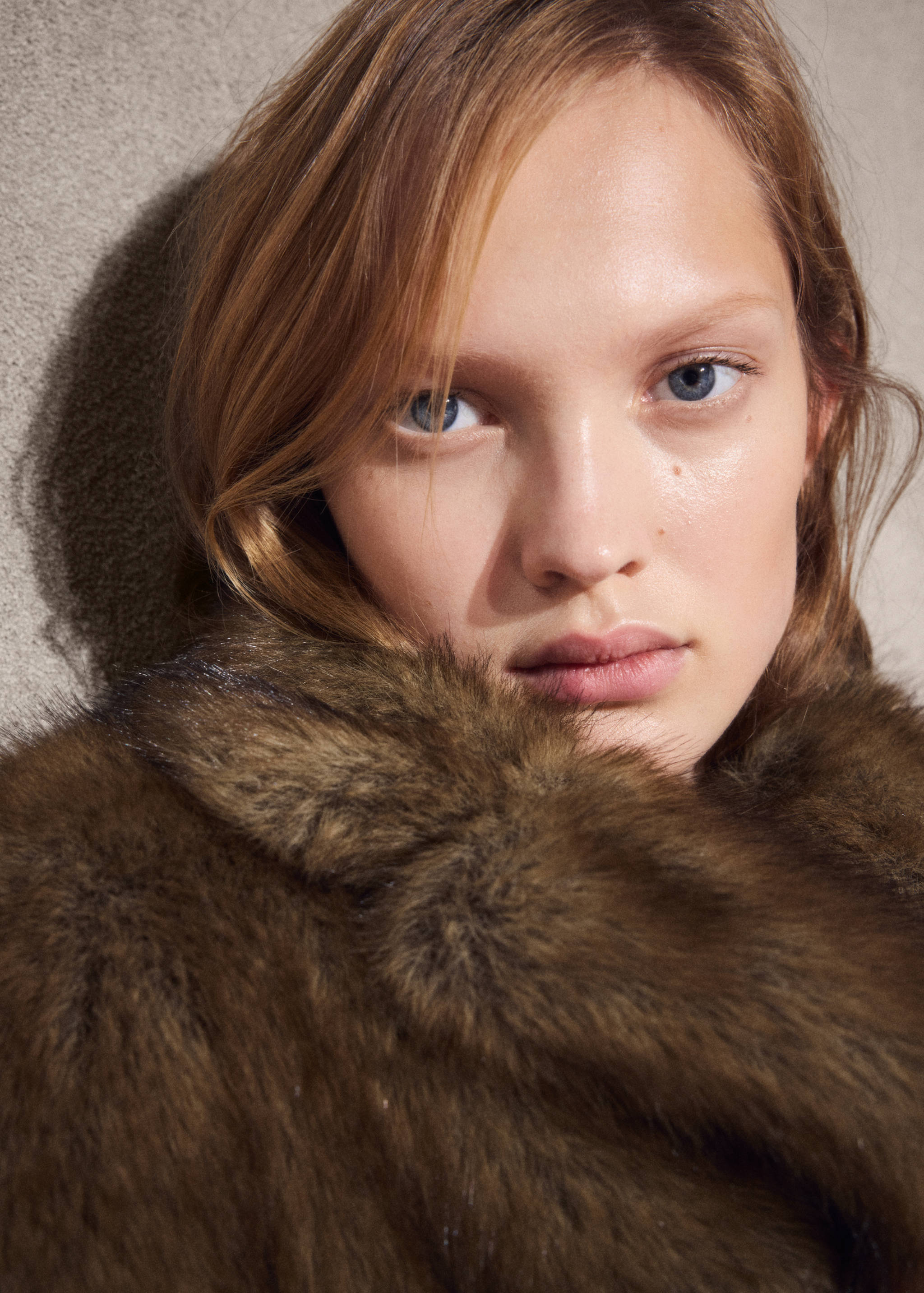 仿毛皮效果翻领大衣 - null