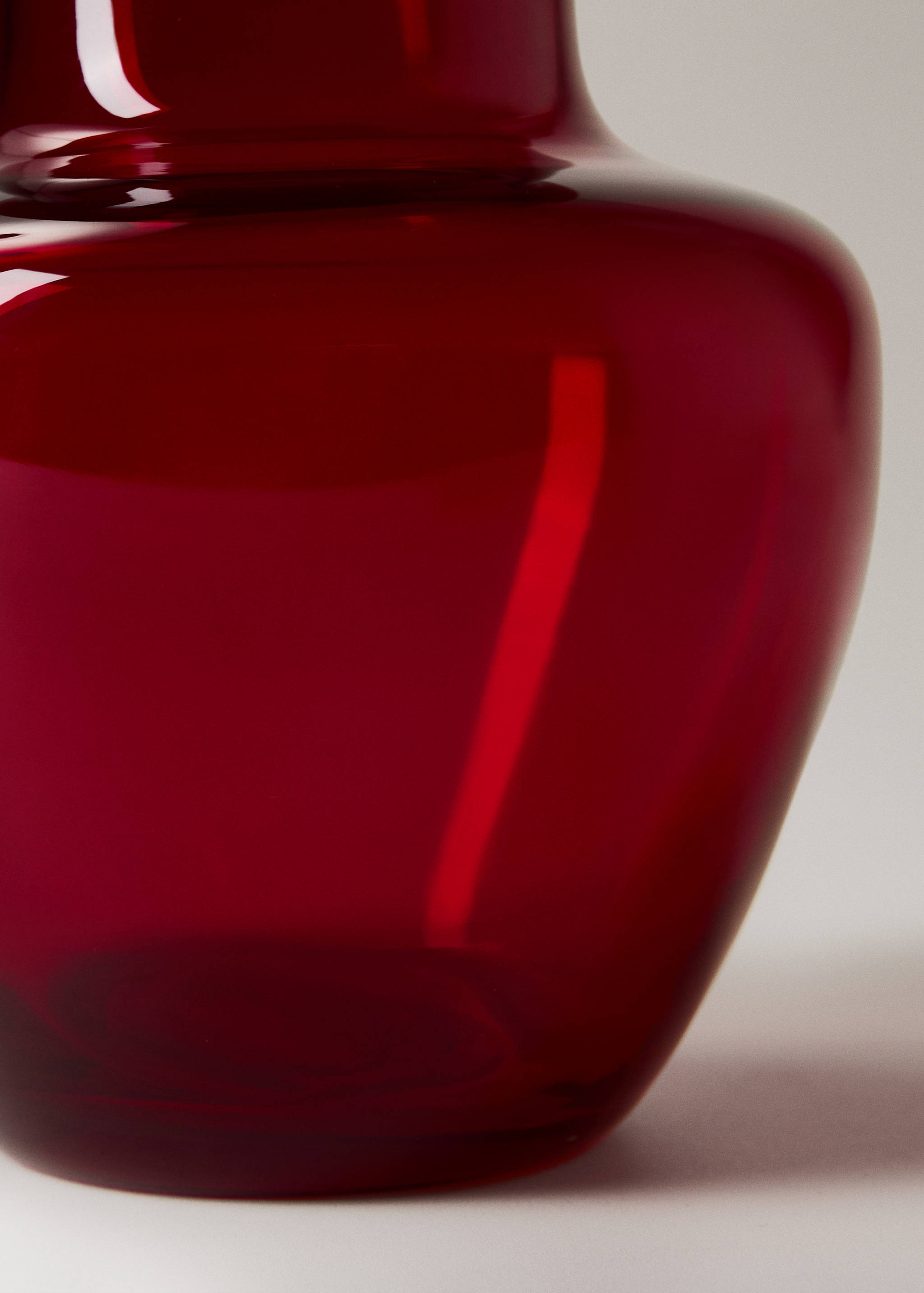 Low glass vase - Details of the article 2