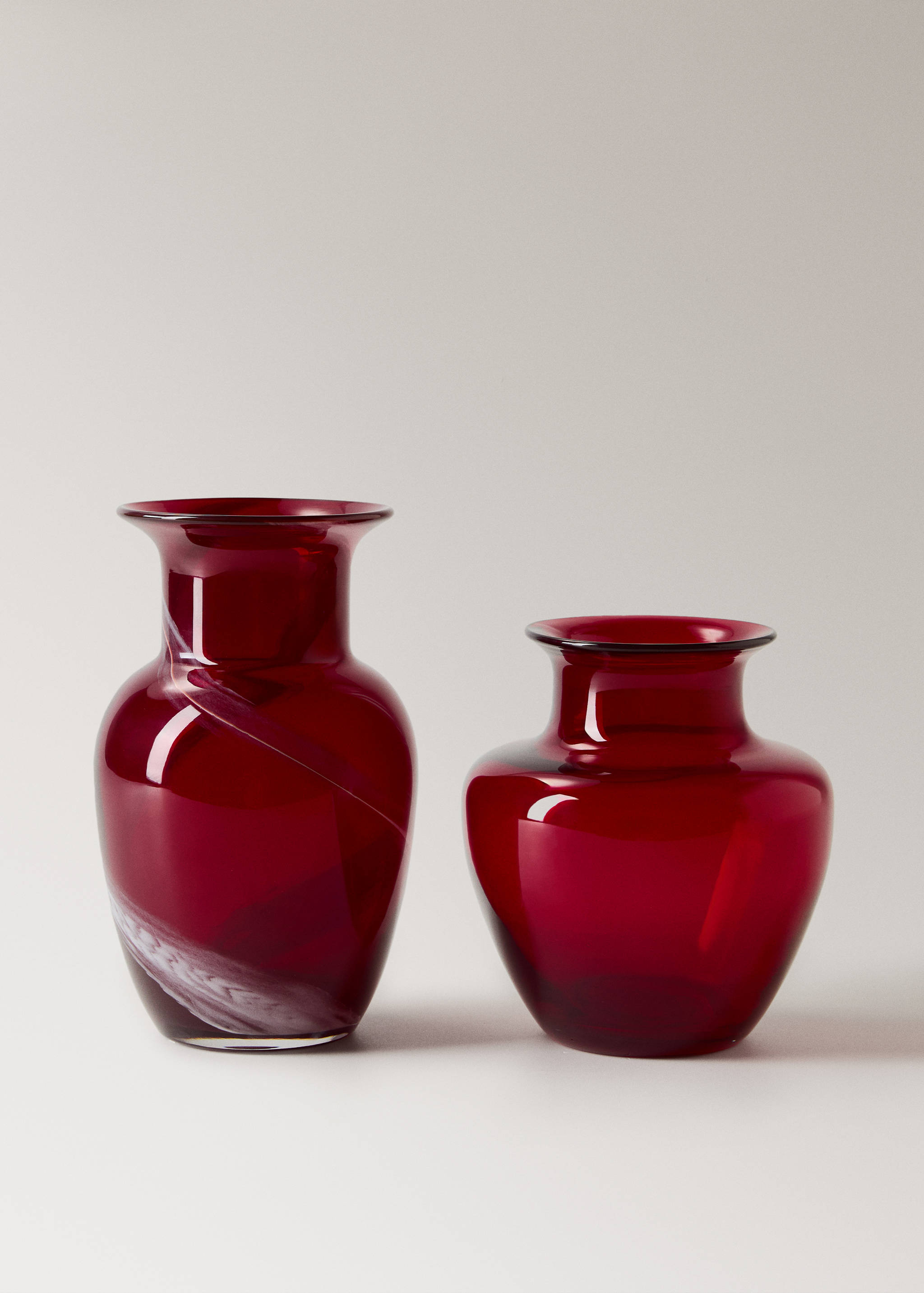 Low glass vase - Details of the article 3