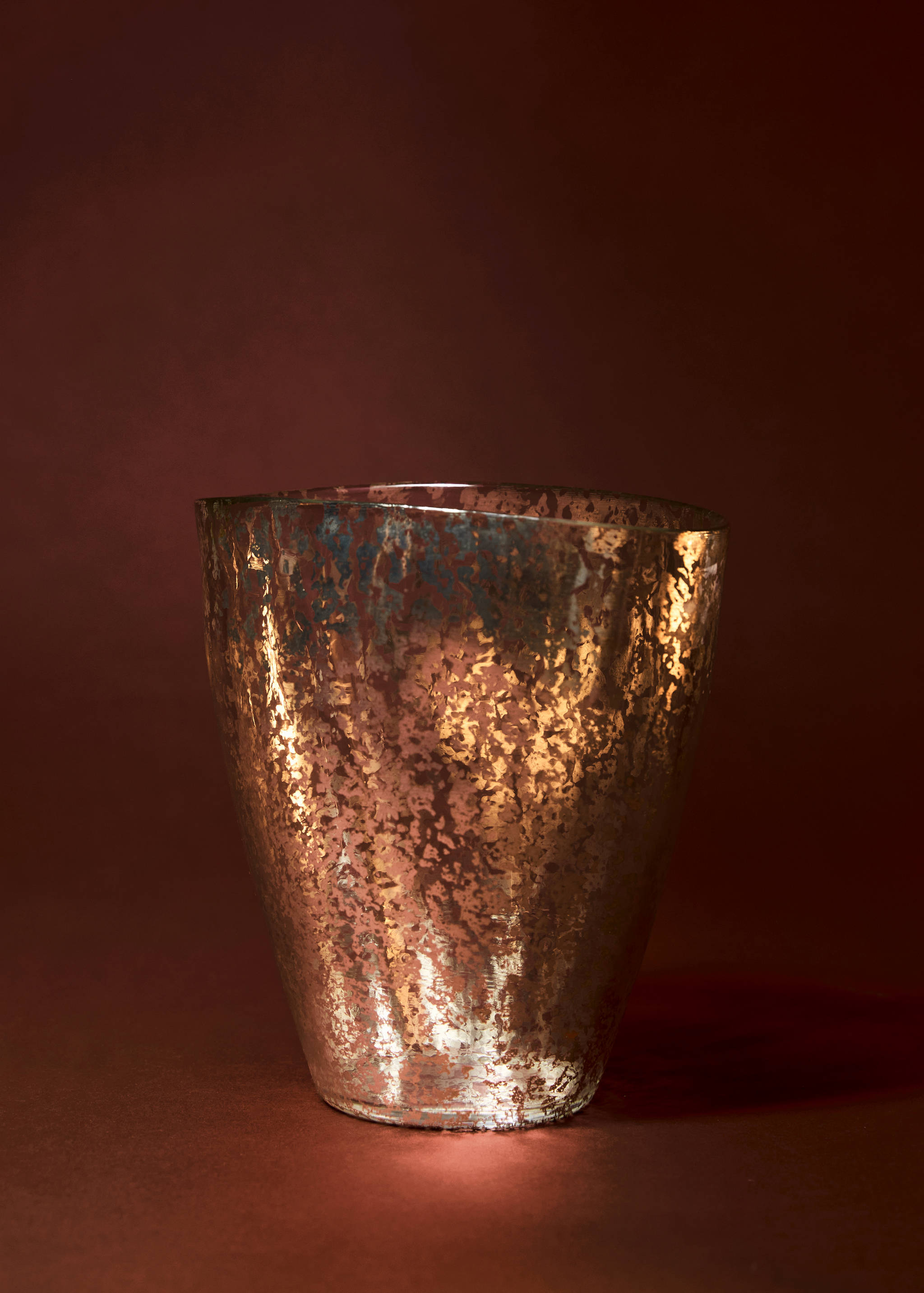 Small metallic-effect glass vase - General plane
