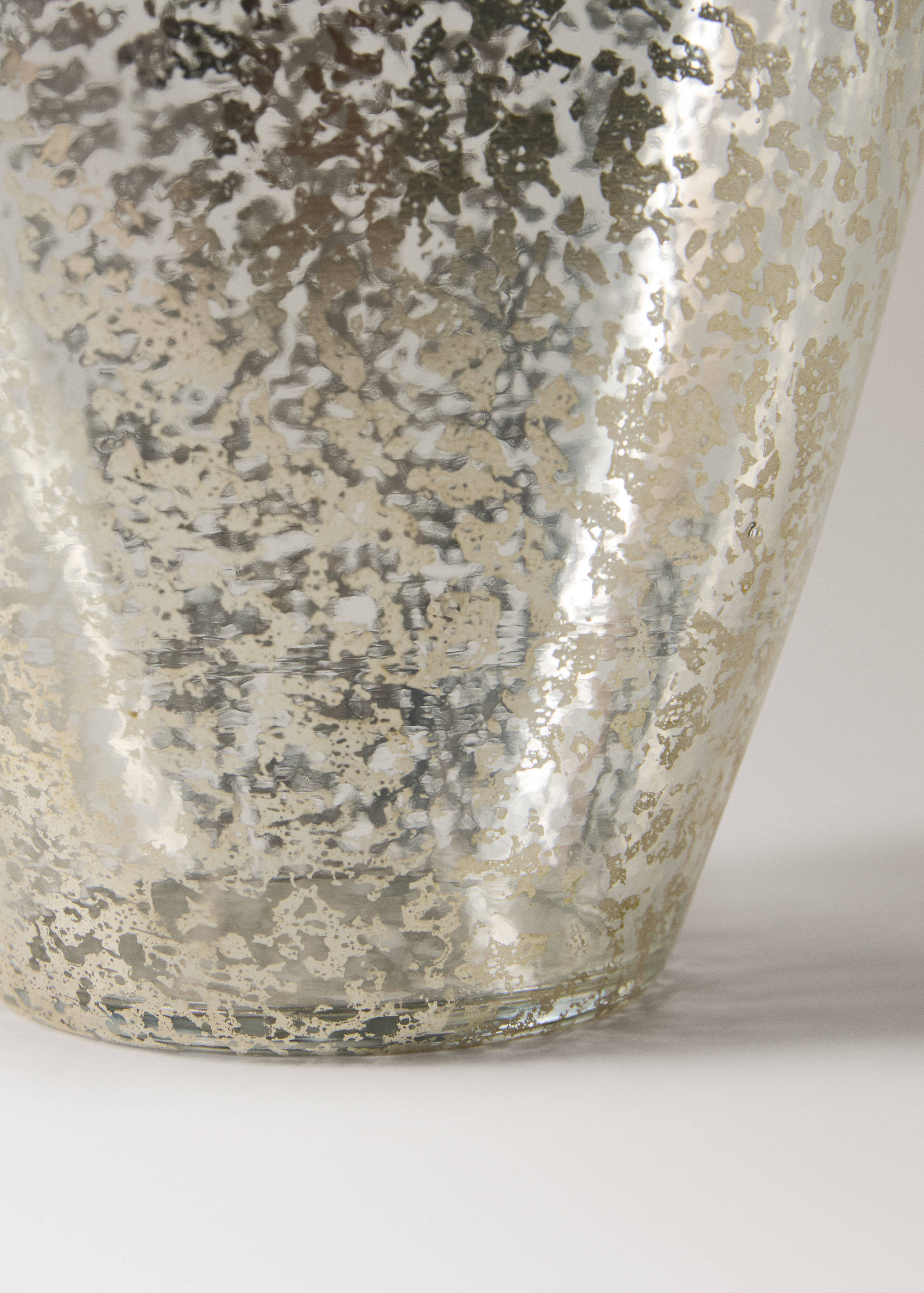 Small metallic-effect glass vase - Details of the article 2