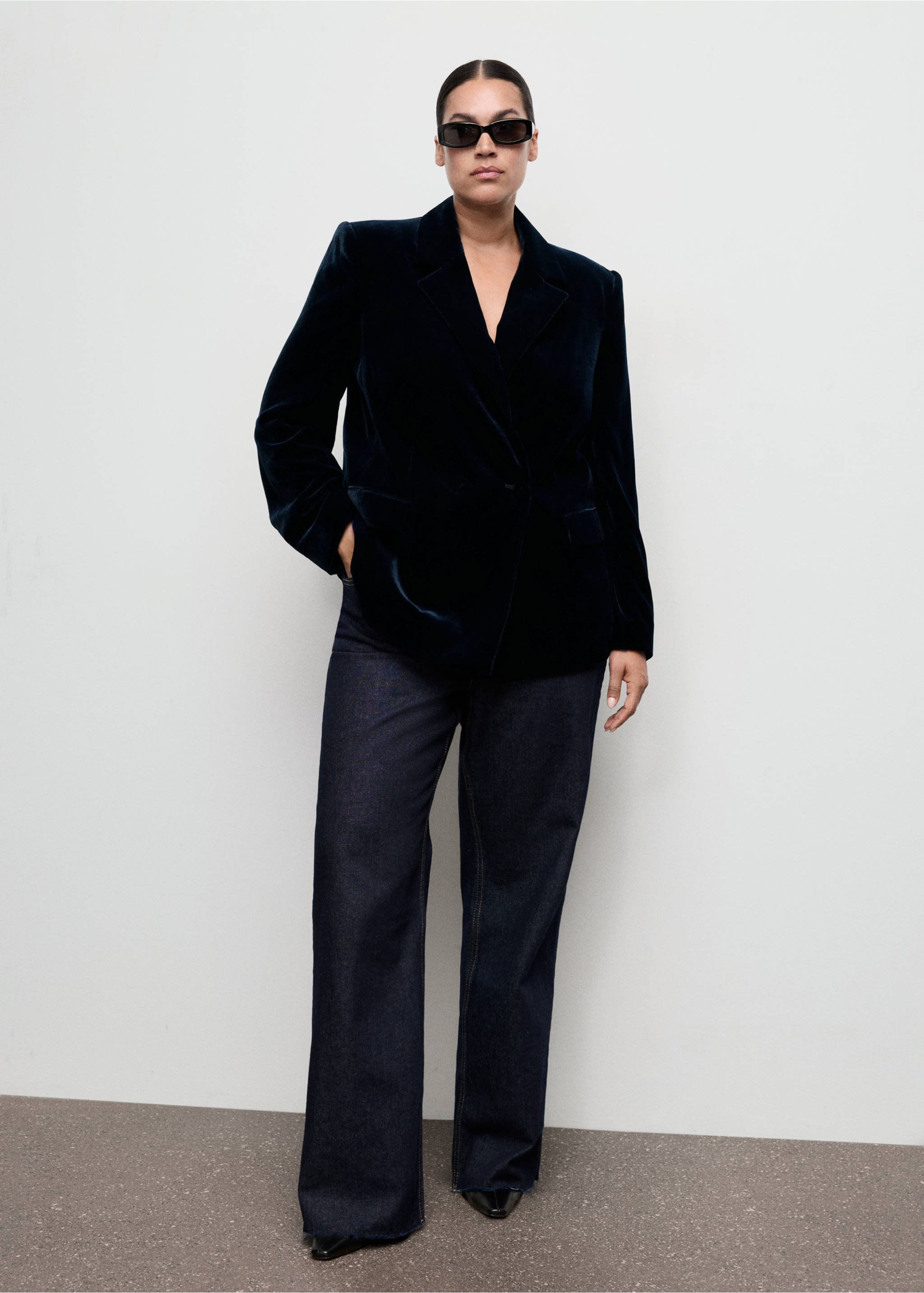 Double-breasted velvet jacket - Details of the article 3, Navy. Ref: 17068287-00.