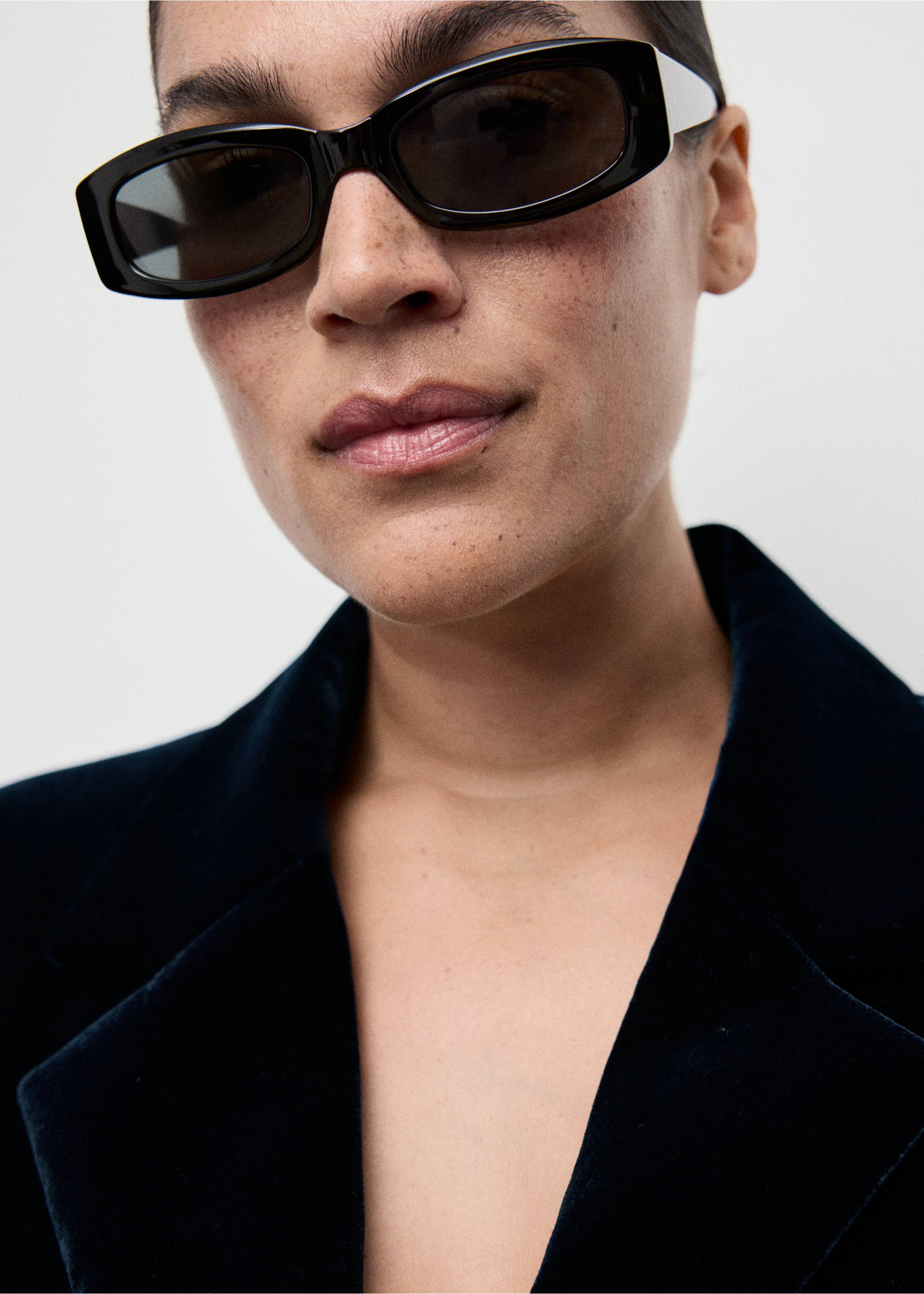 Double-breasted velvet jacket - Details of the article 4, Navy. Ref: 17068287-00.