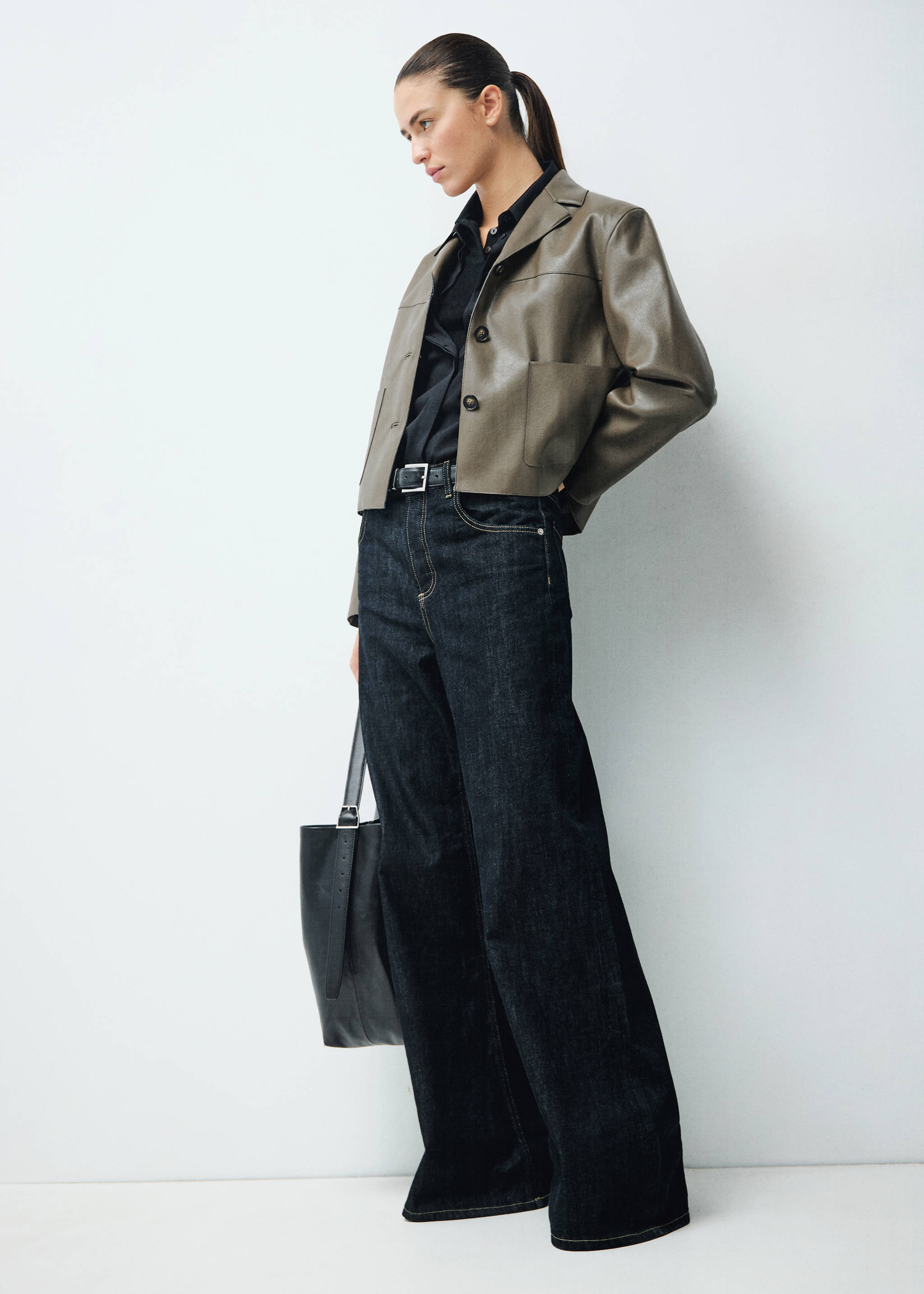 جاكيت بتأثير الجلد مع جيوب - رؤية عامة