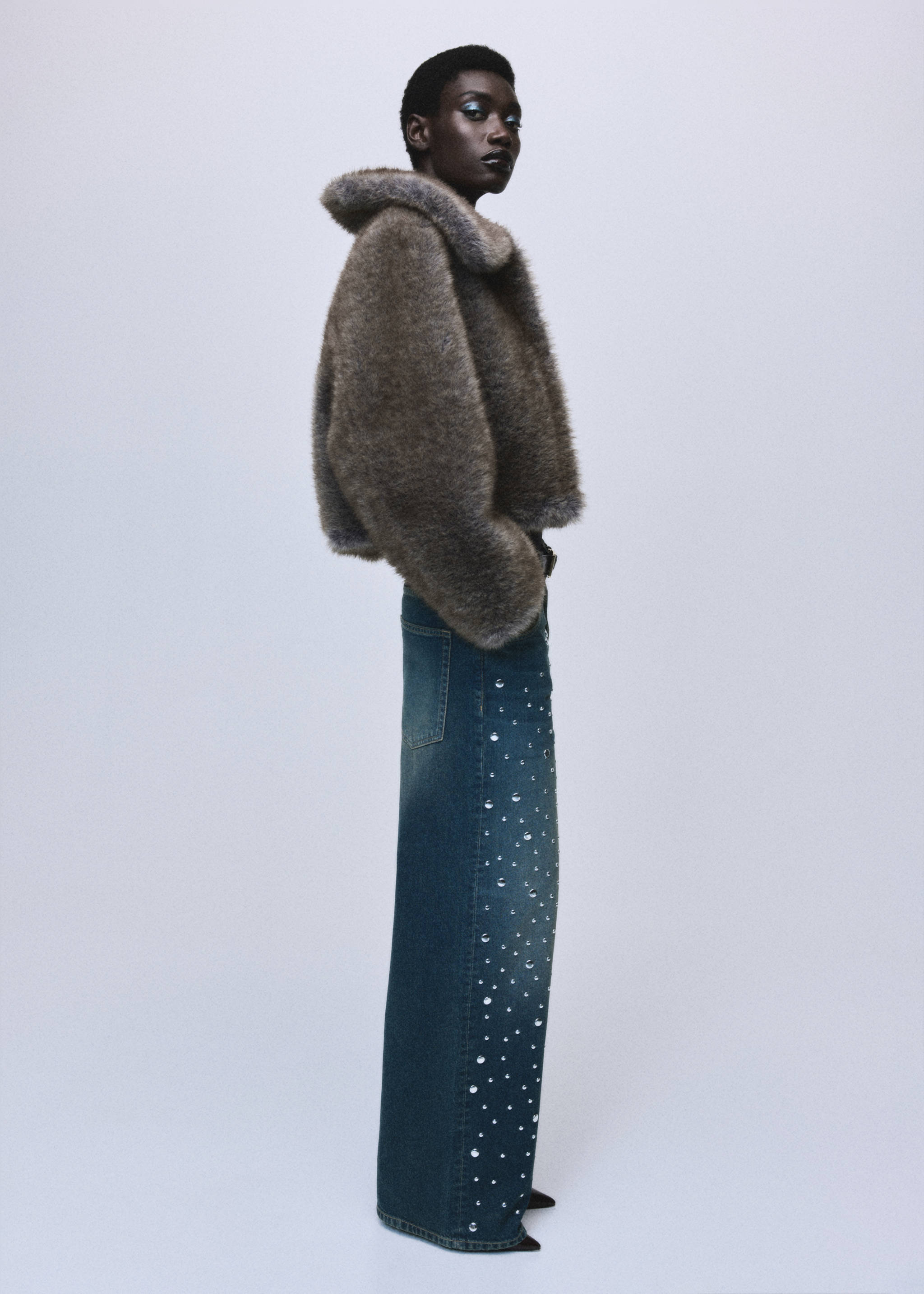 Jeans rectos tachuelas - Plano general