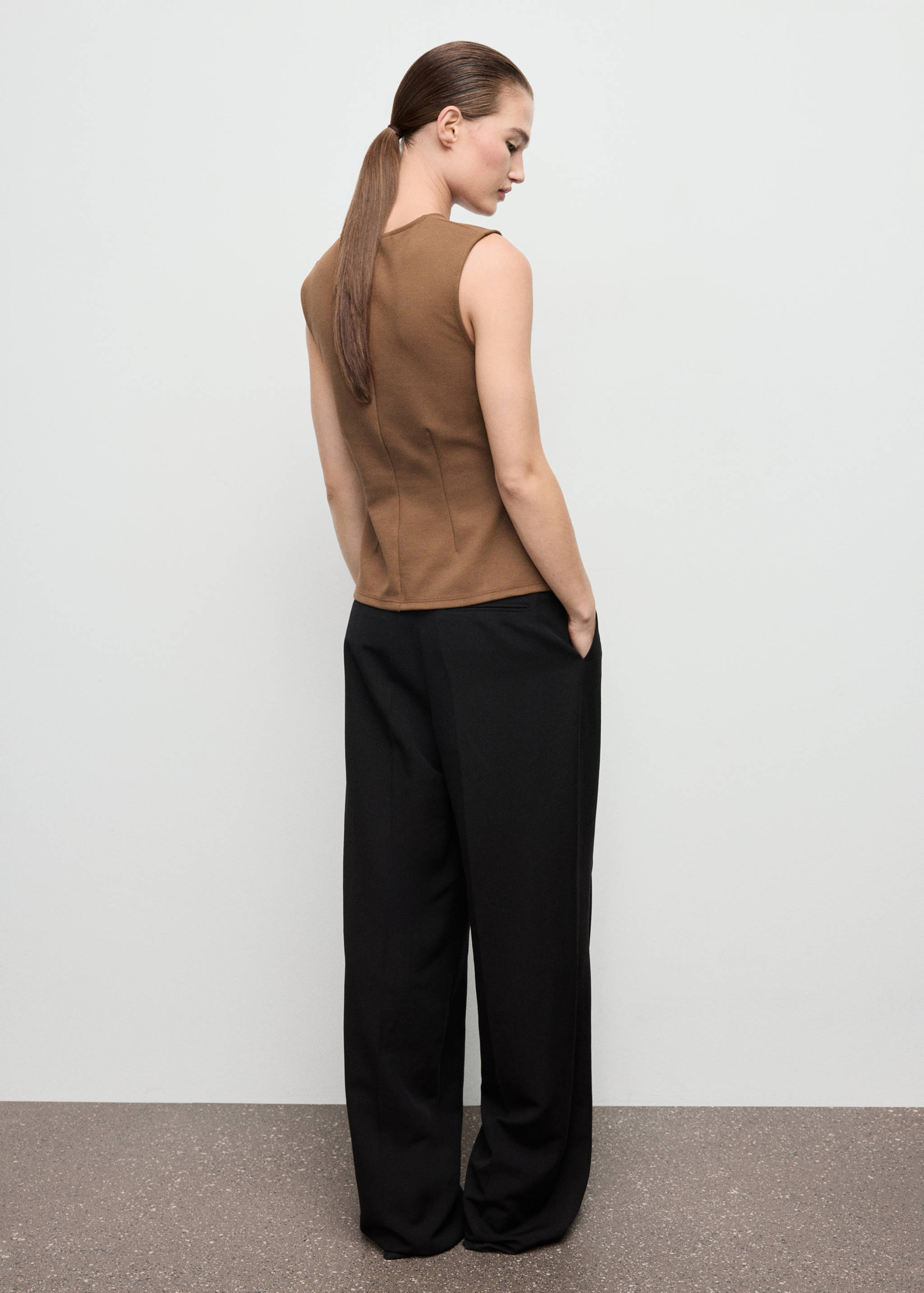 Top ajusté à larges bretelles - Verso de l’article