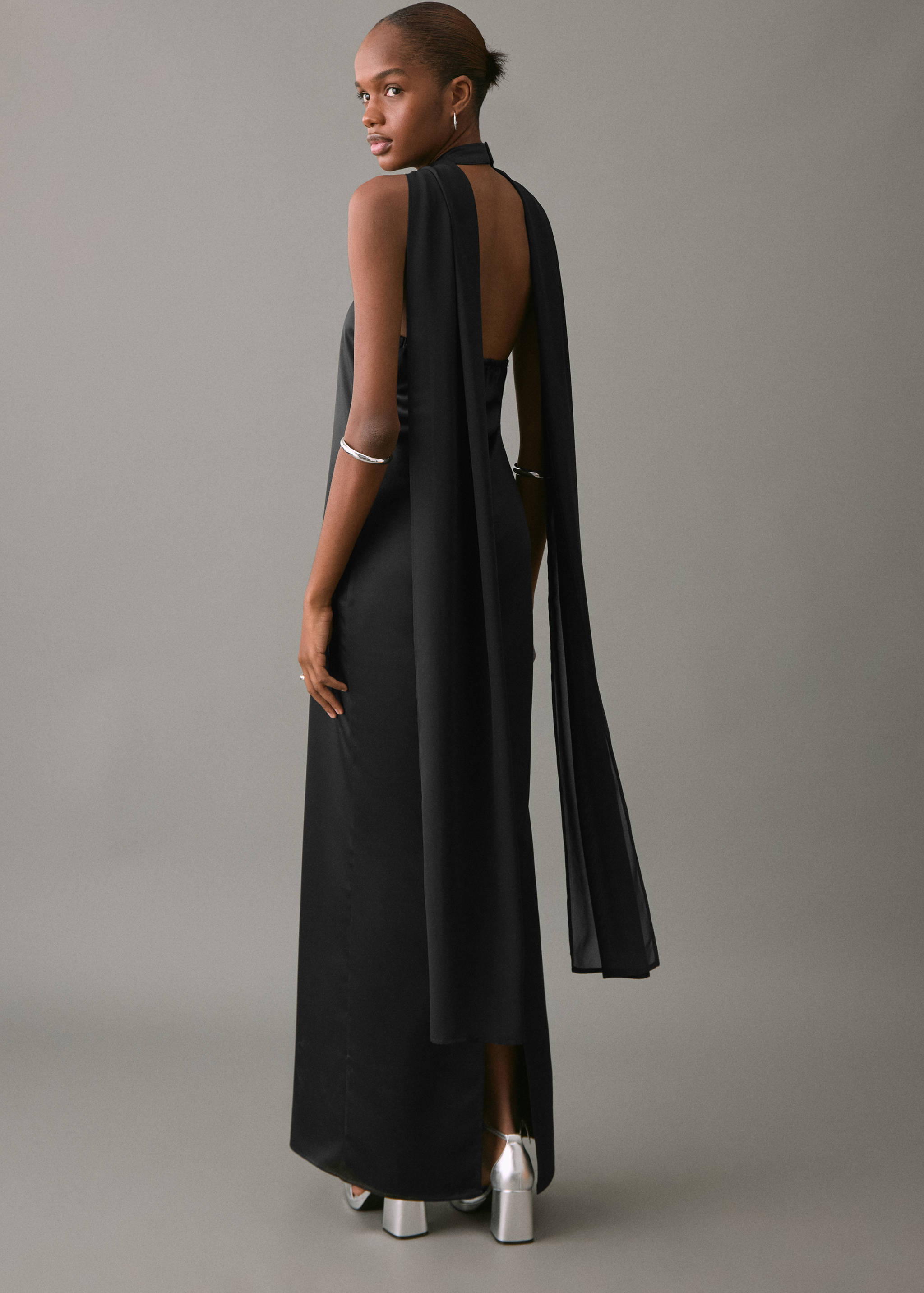 Satin halter neck dress - Reverse of the article