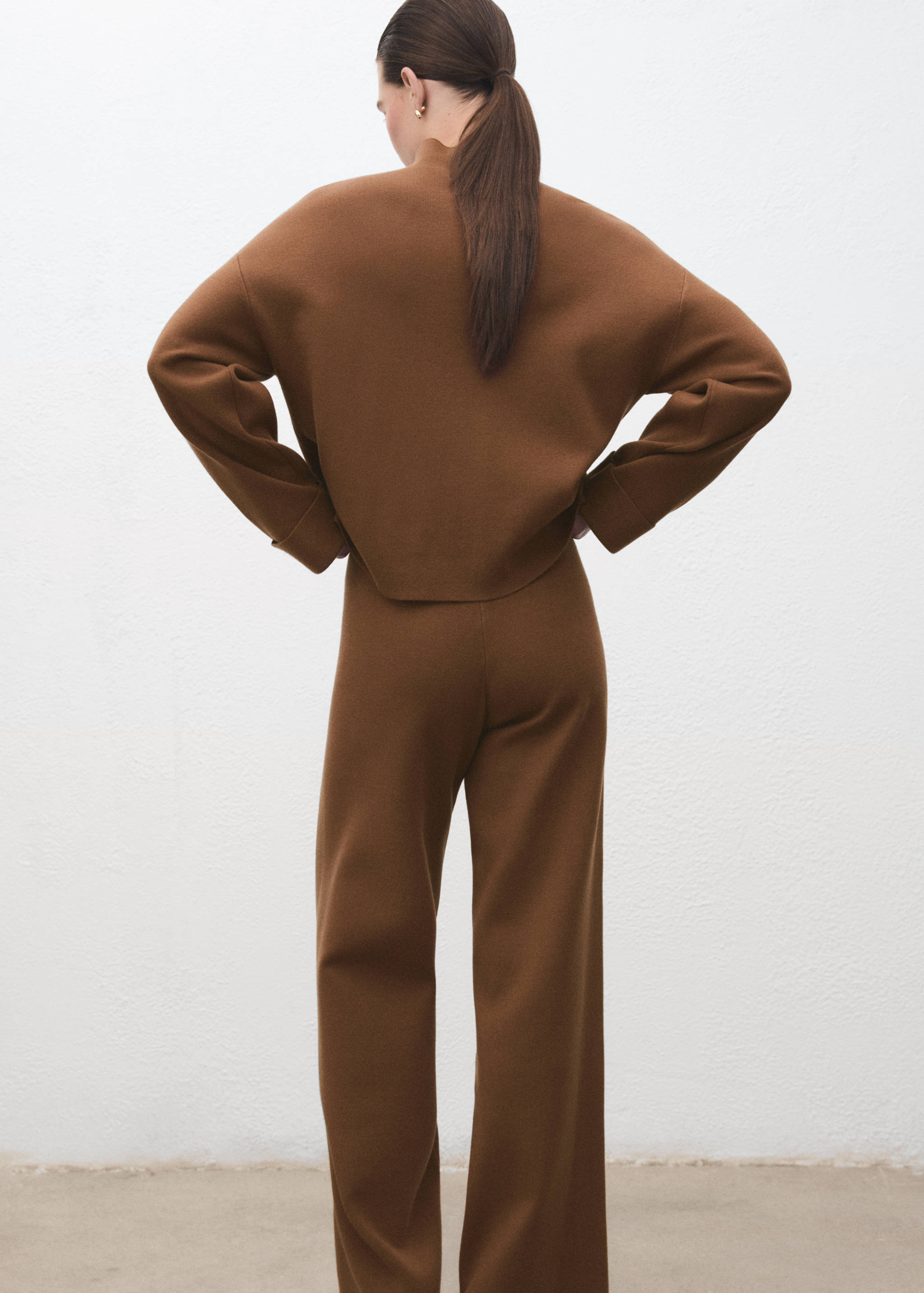 High collar sweater - Reverse of the article