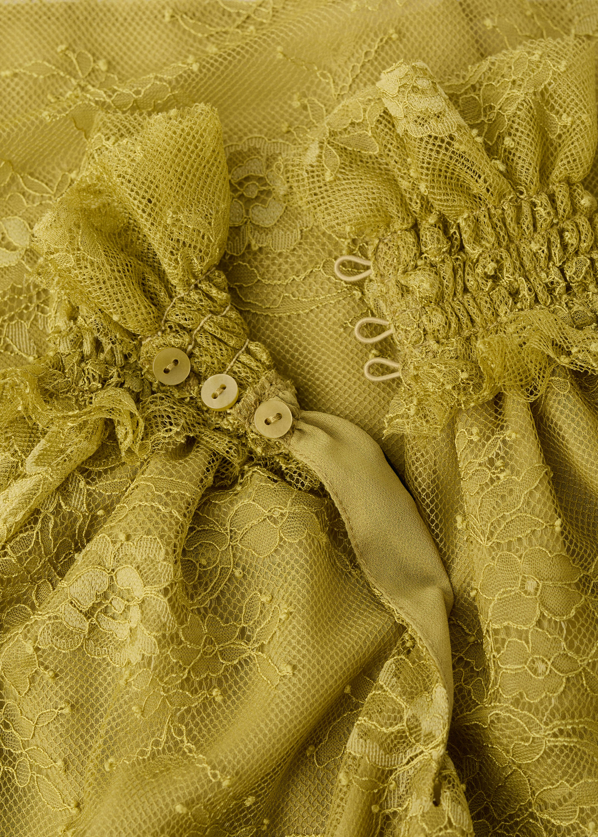 Lace top with ruff collar - Details of the article 8