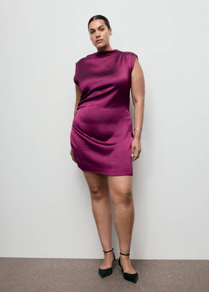 Satin dress with creased effect — Strawberry