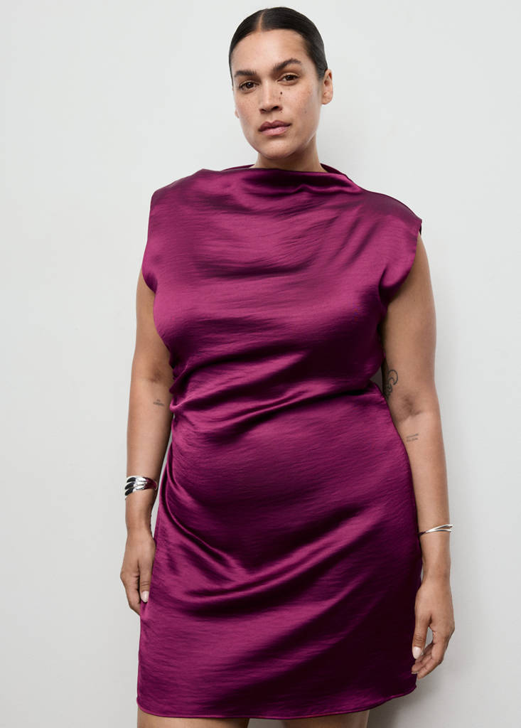 Satin dress with creased effect — Strawberry