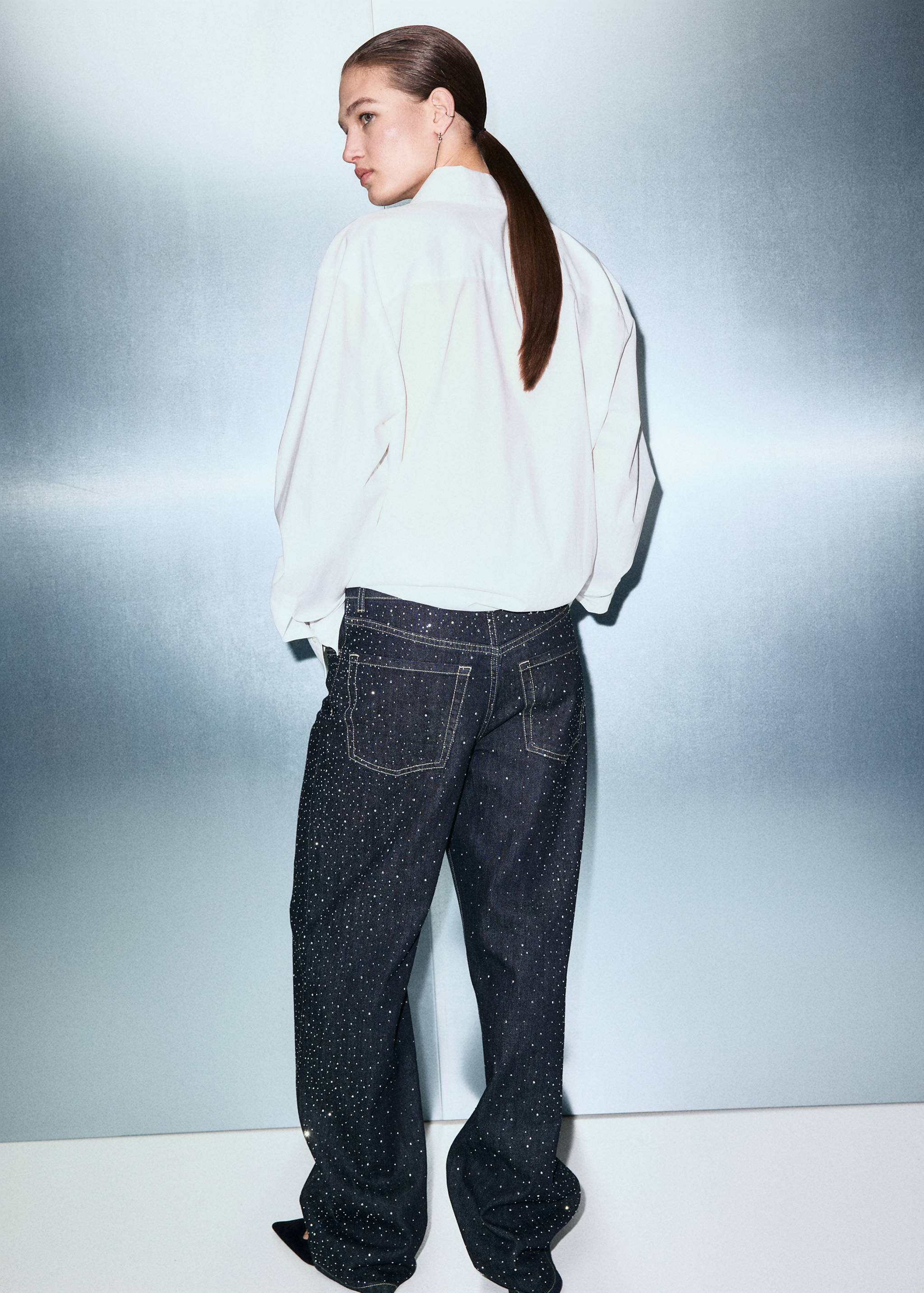 Straight jeans with rhinestone detail - Reverse of the article