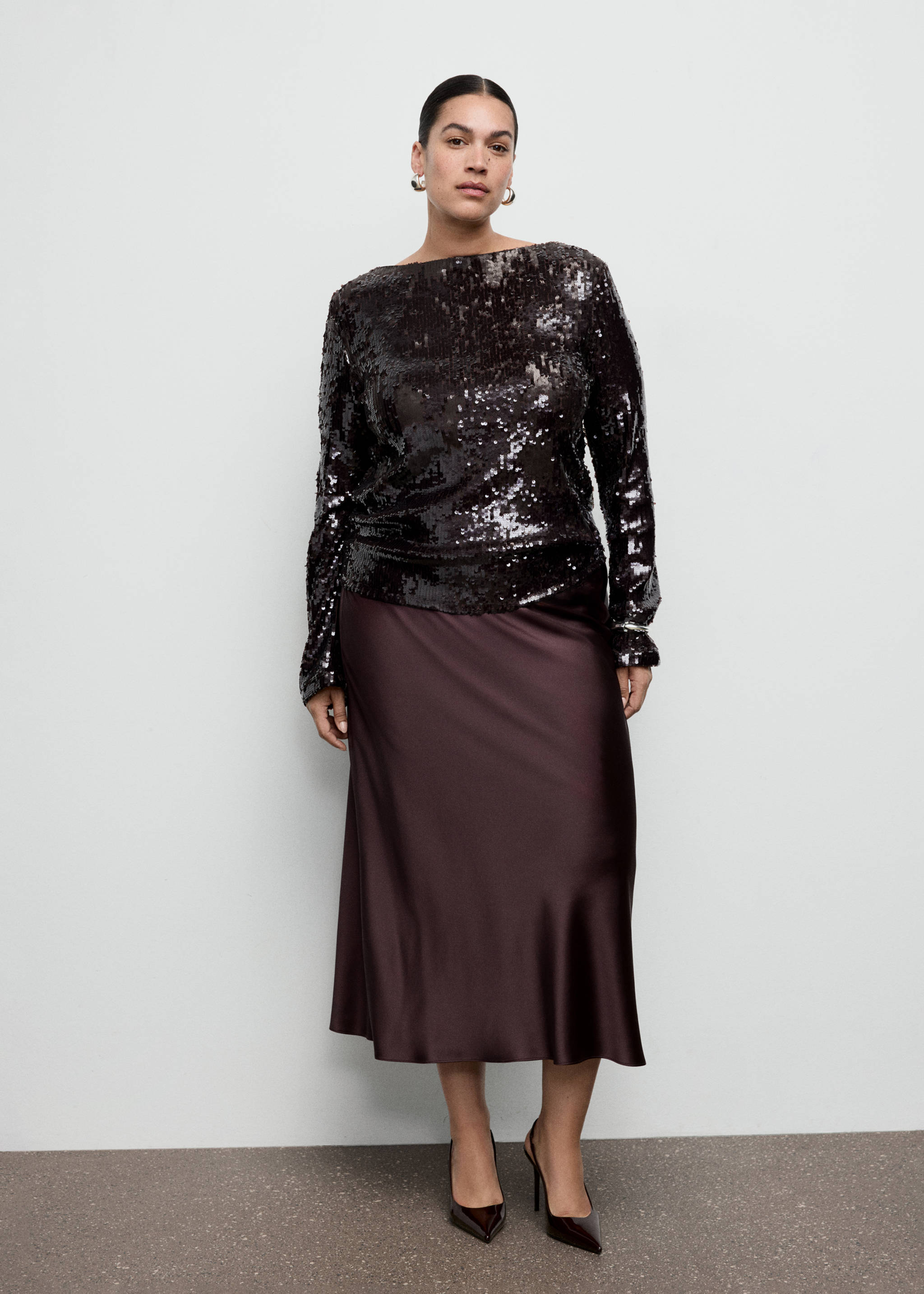 Bell-sleeved top with sequins - Details of the article 3