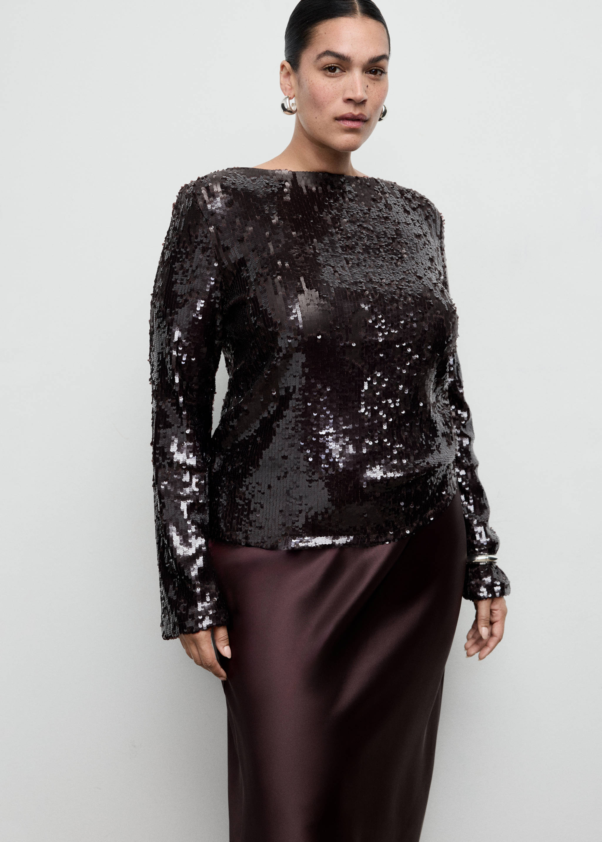 Bell-sleeved top with sequins - Details of the article 5