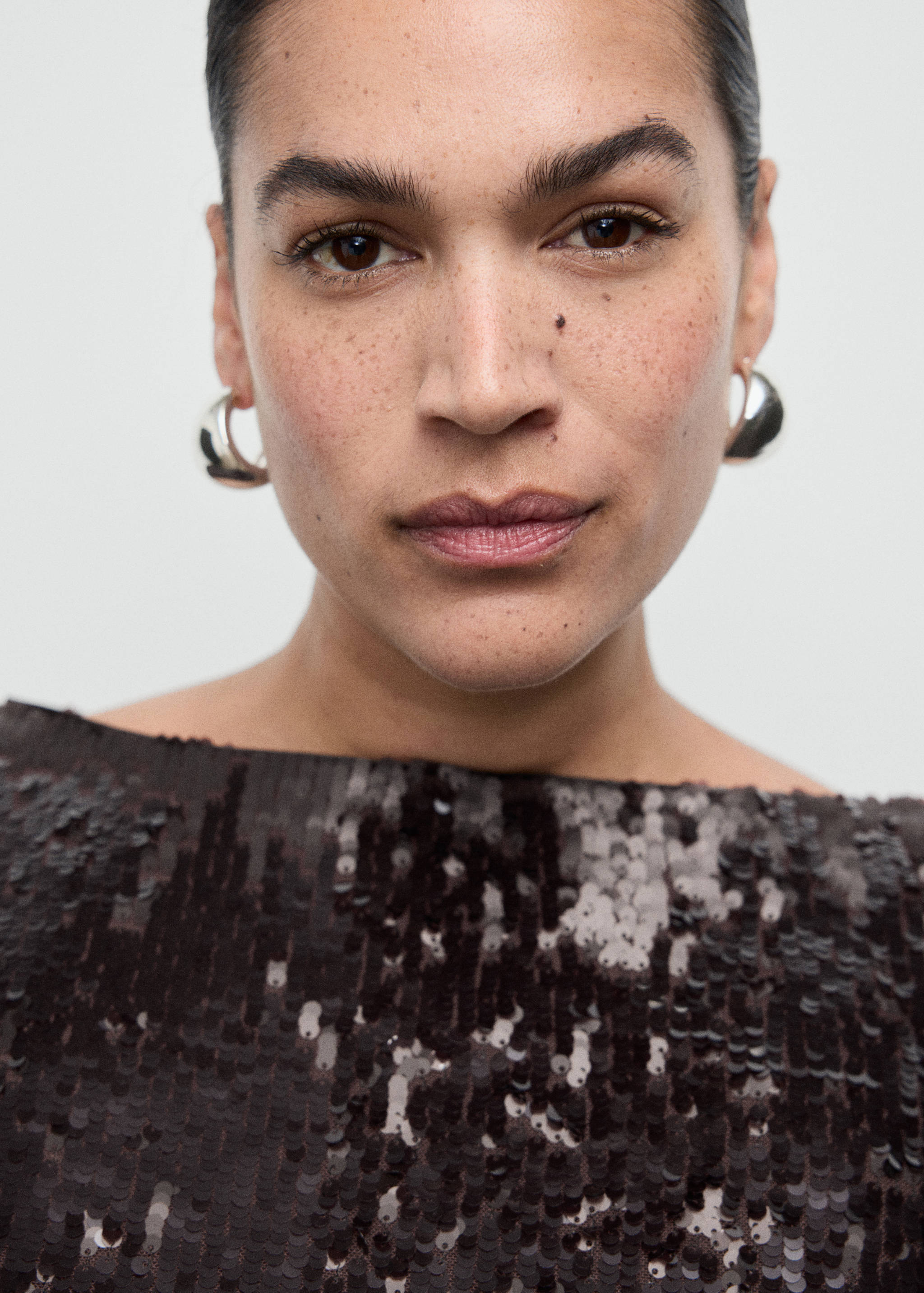 Bell-sleeved top with sequins - Details of the article 4