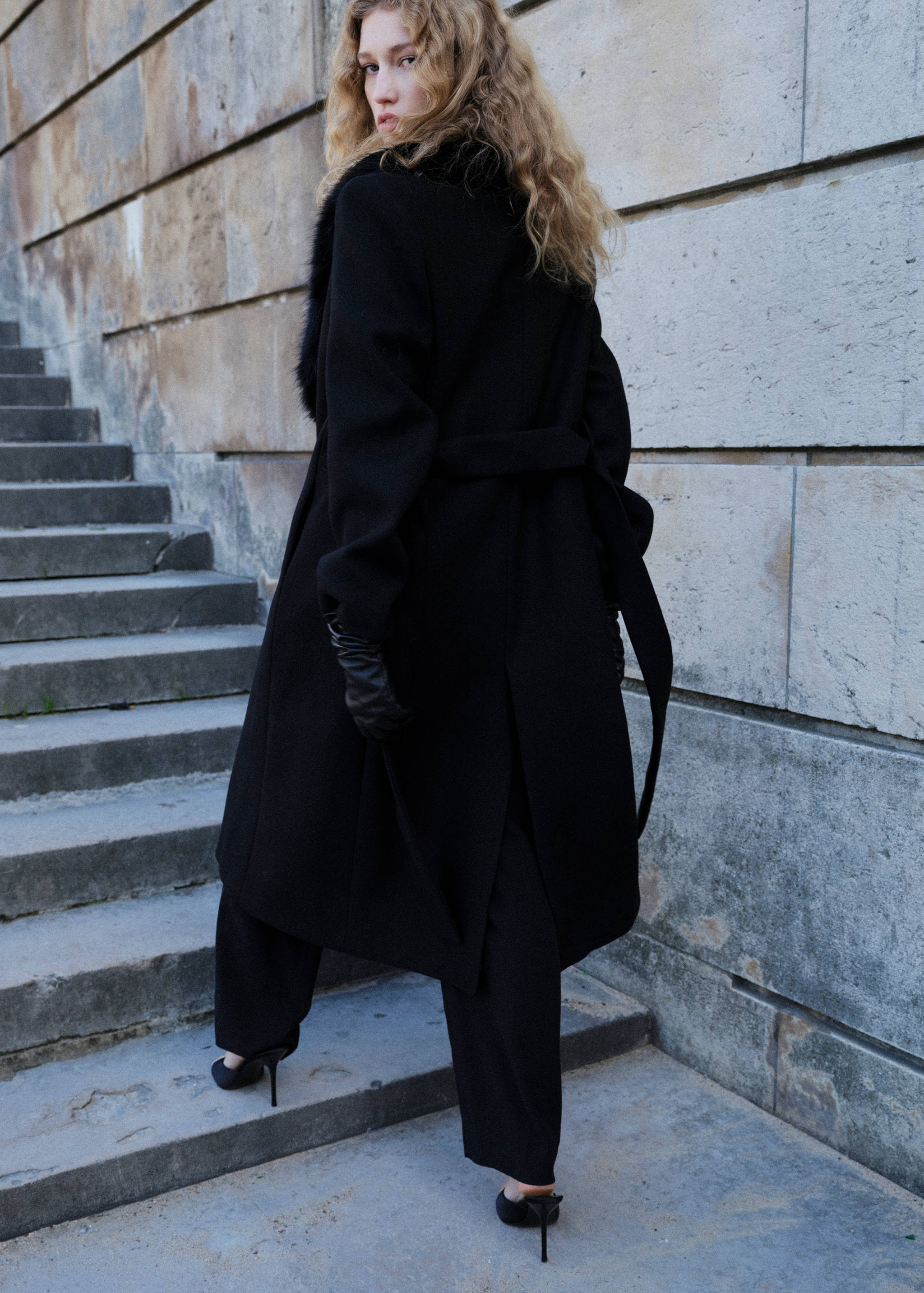 Manteco wool coat with fur collar - Reverse of the article