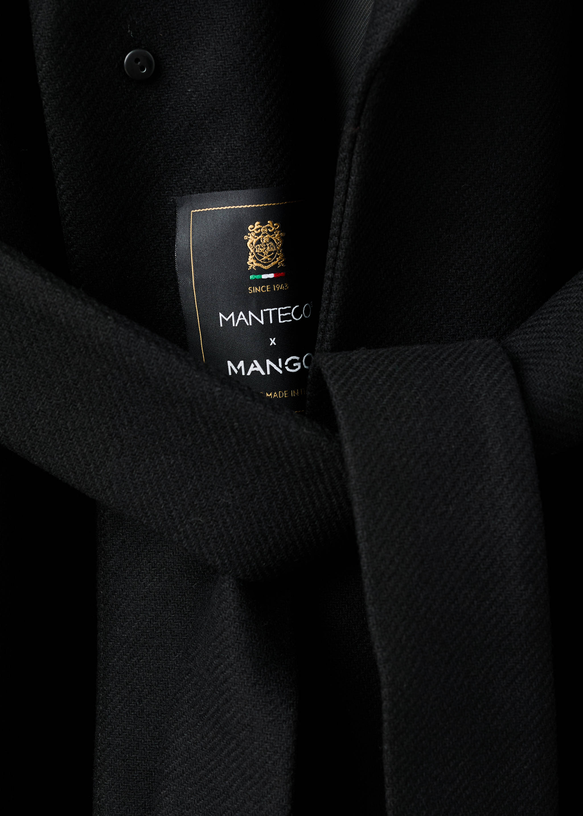 Manteco wool coat with fur collar - Details of the article 0