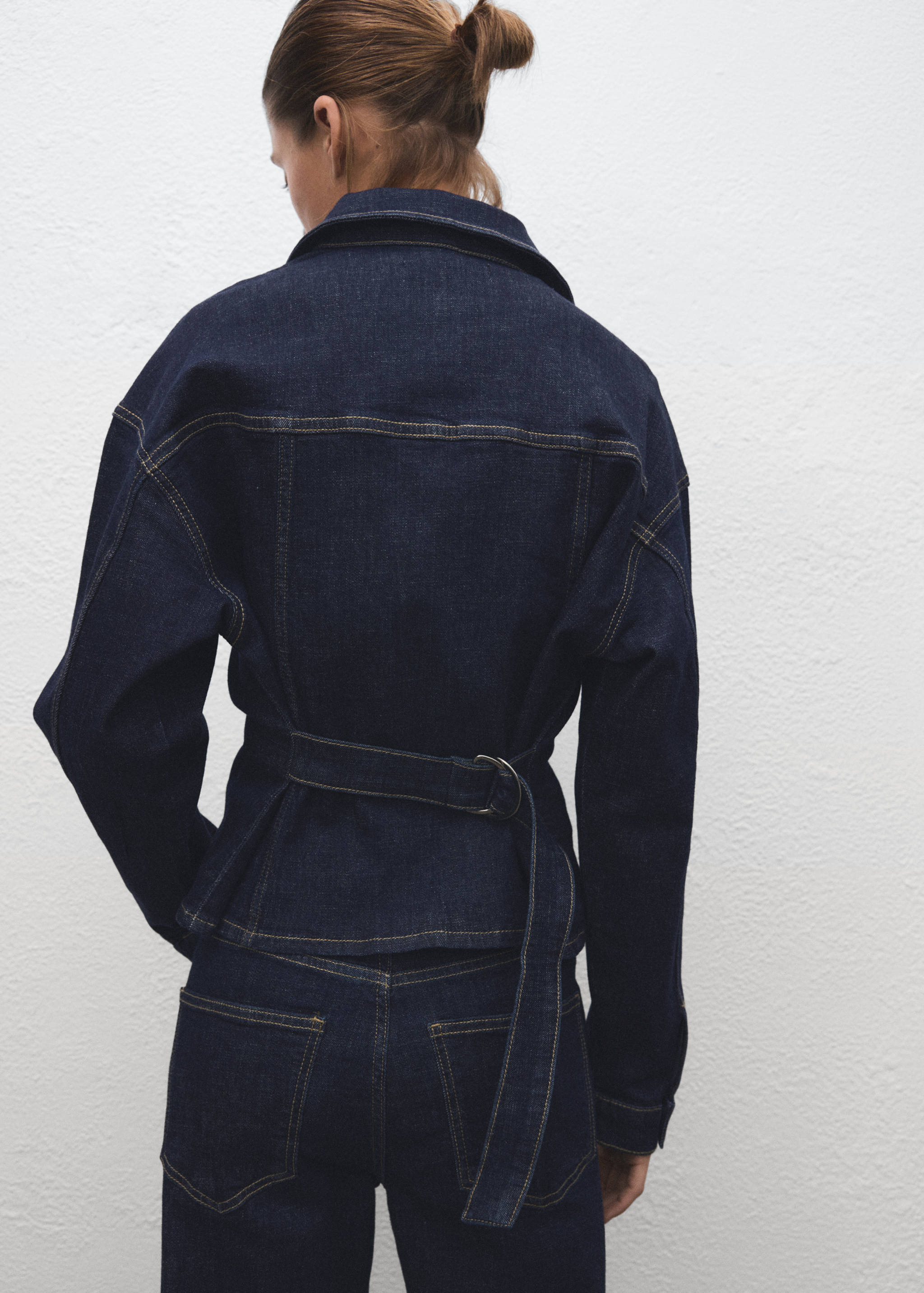 Fitted denim jacket with pockets - Reverse of the article