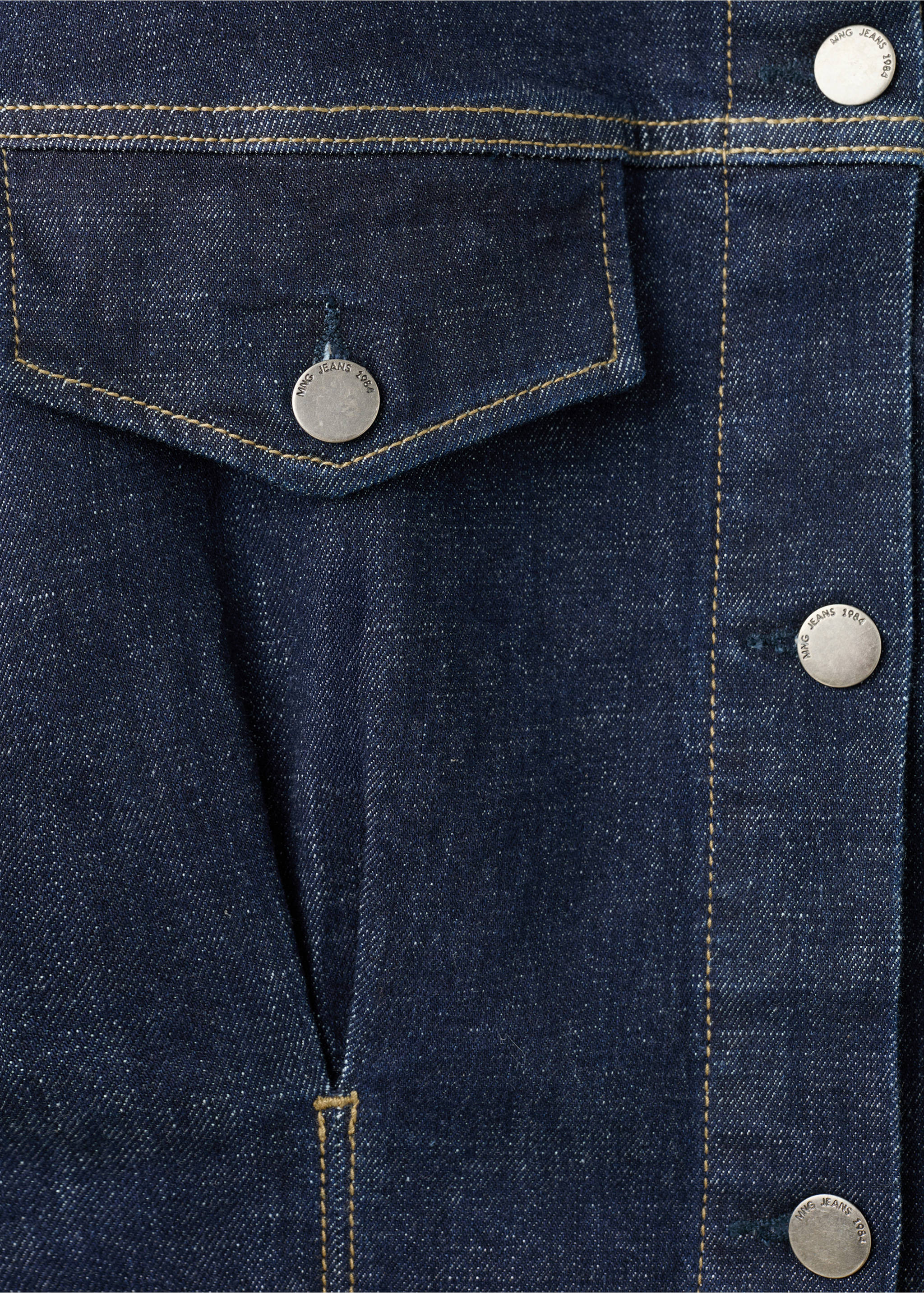 Fitted denim jacket with pockets - Details of the article 8, Open Blue. Ref: 17069119-00.
