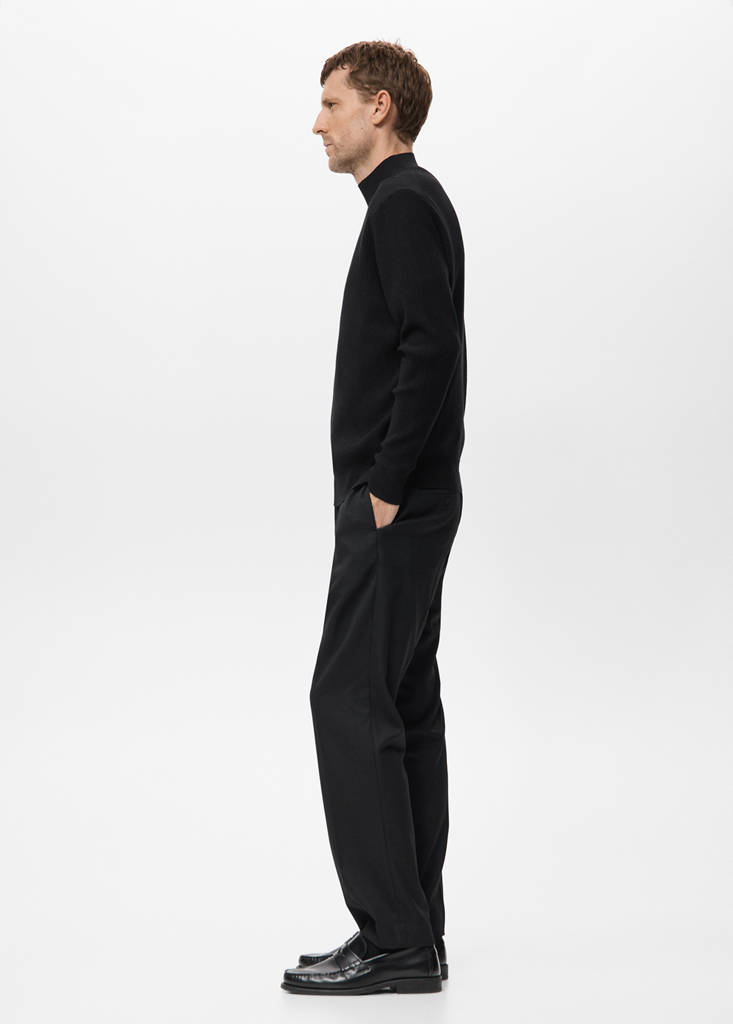 Ribbed turtleneck sweater — Black