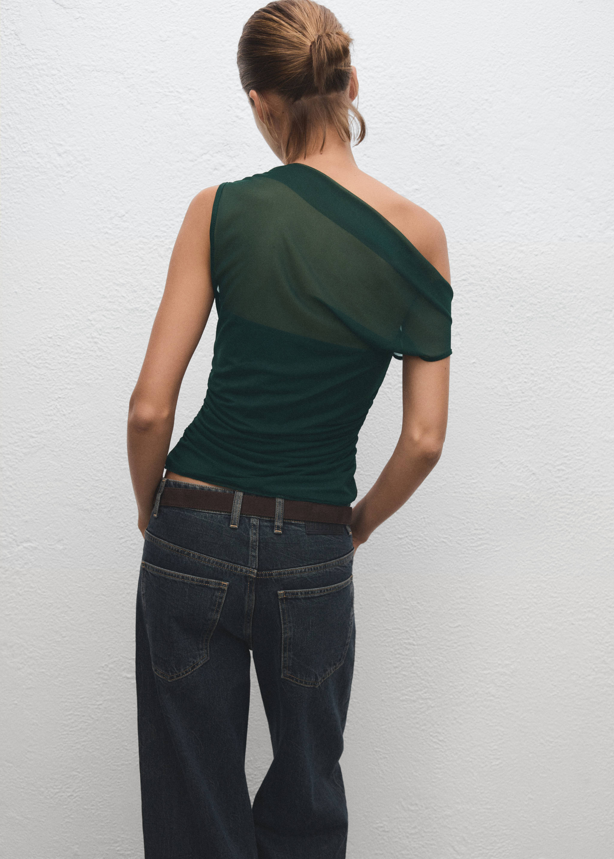 Semi-transparent top with asymmetrical neckline - Reverse of the article