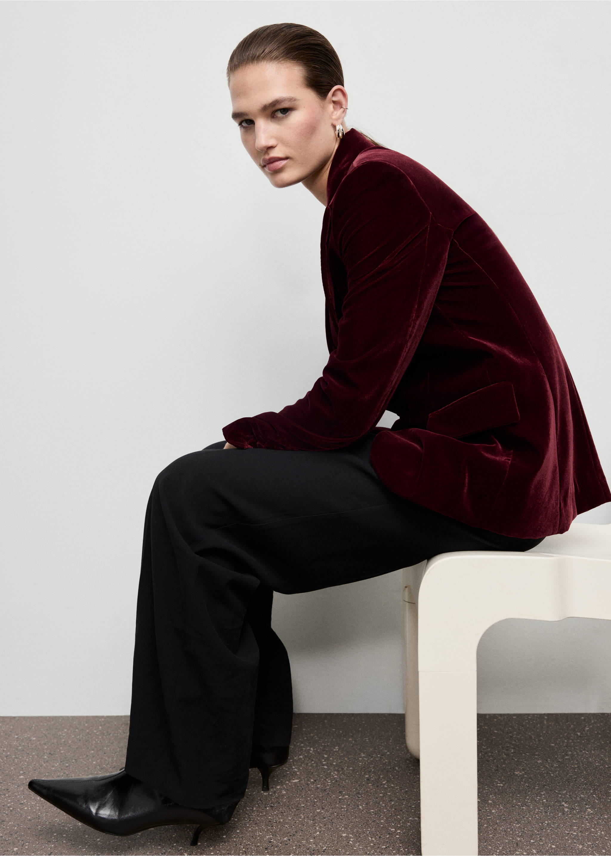 Structured velvet blazer - Details of the article 3, Maroon. Ref: 17069406-00.