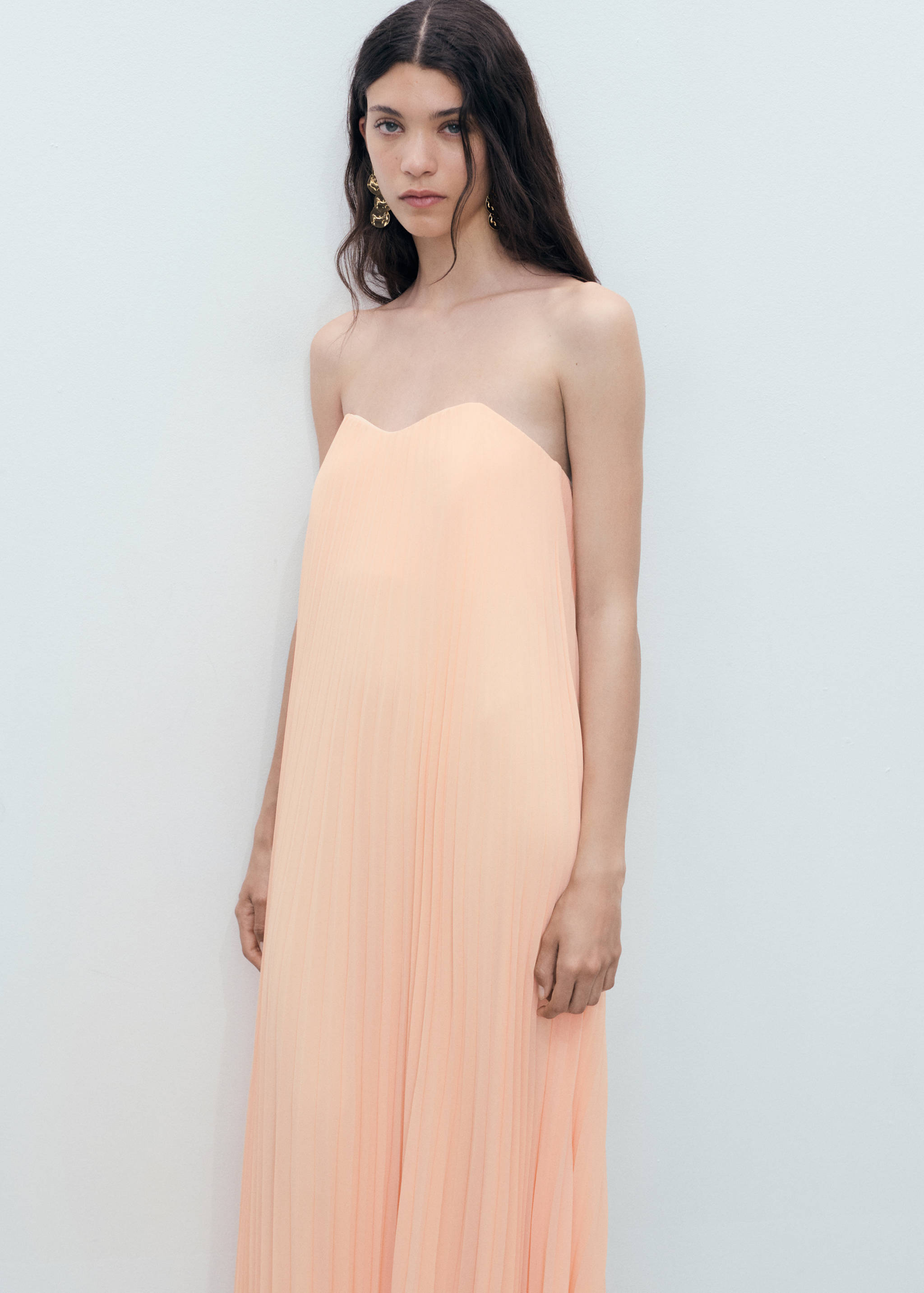 Vestido plisado palabra de honor - Plano medio