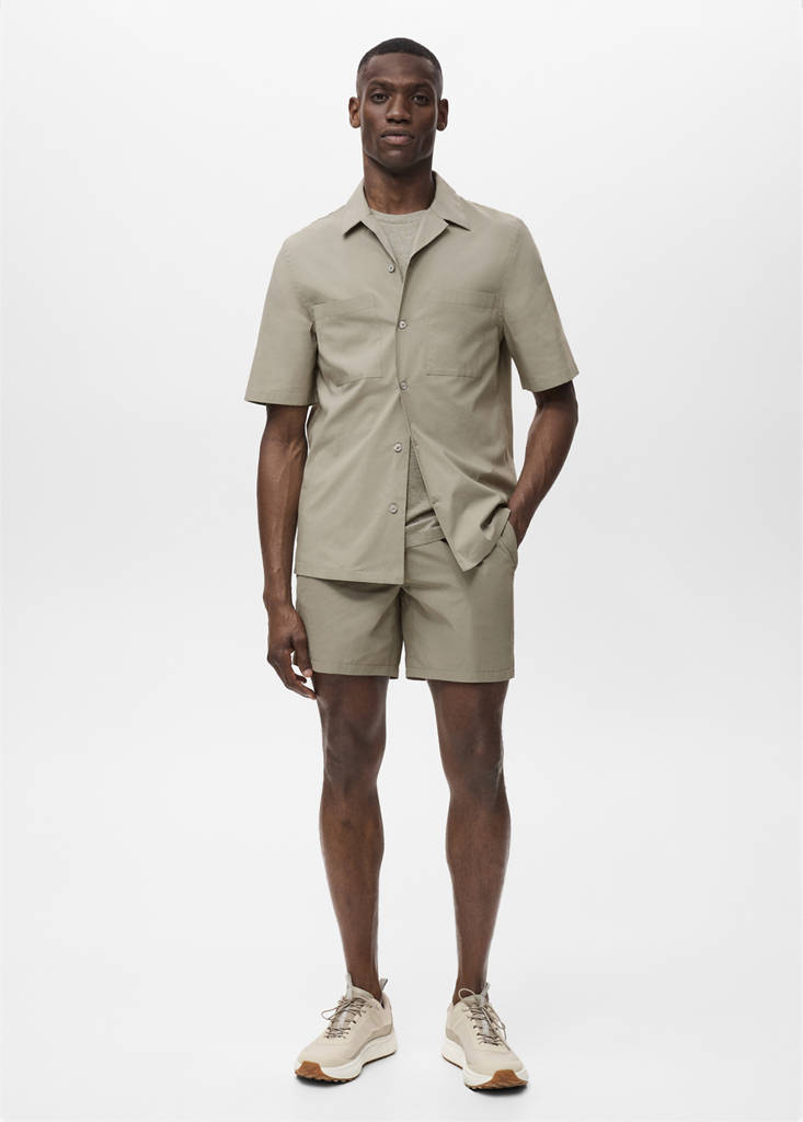 Shirt with pockets and bowling collar — Khaki