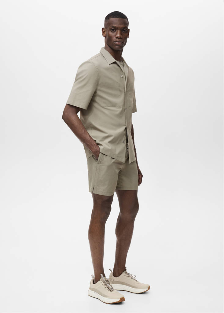 Shirt with pockets and bowling collar — Khaki