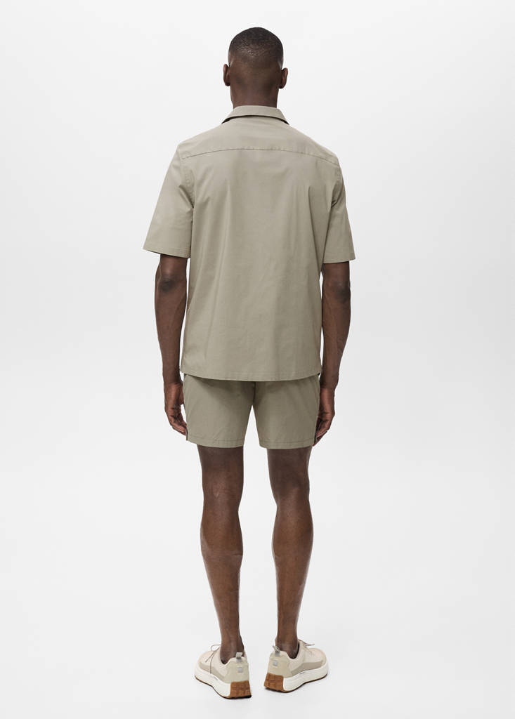 Shirt with pockets and bowling collar — Khaki