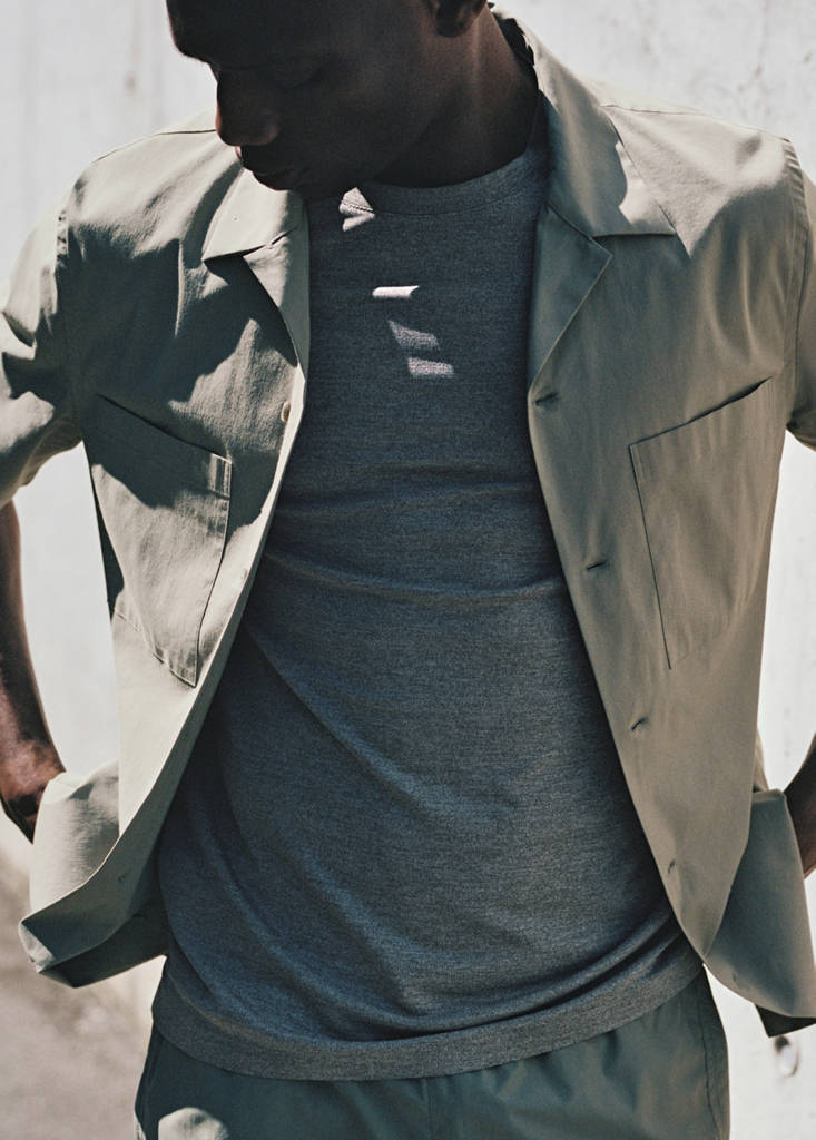 Shirt with pockets and bowling collar — Khaki