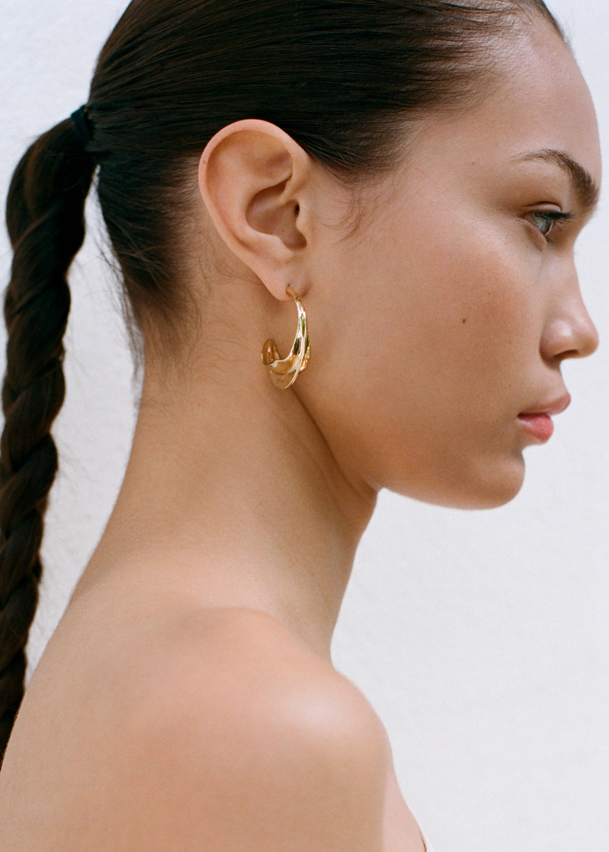 Embossed hoop earrings - General plane