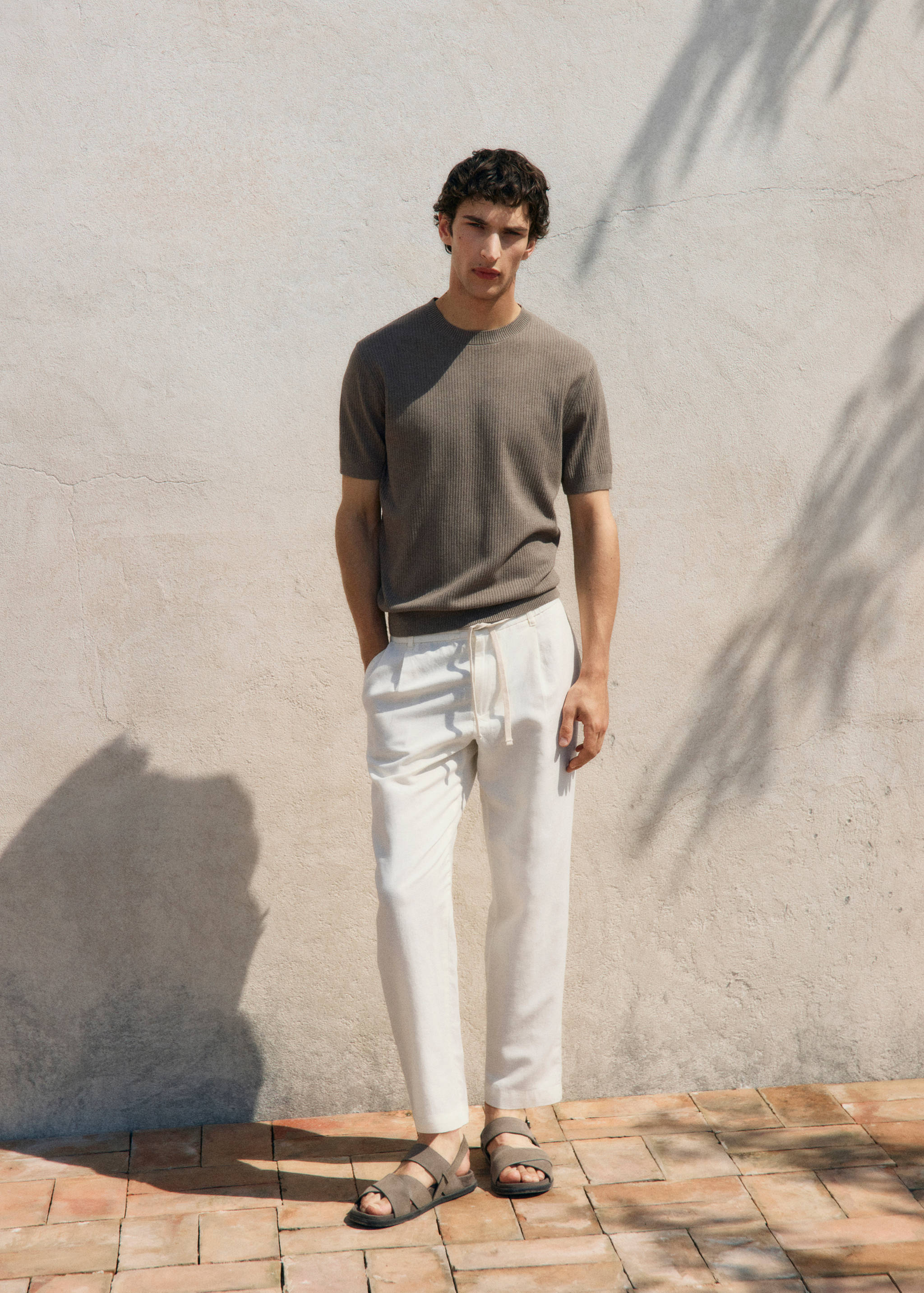Slim-fit trousers with drawstring - Details of the article 5