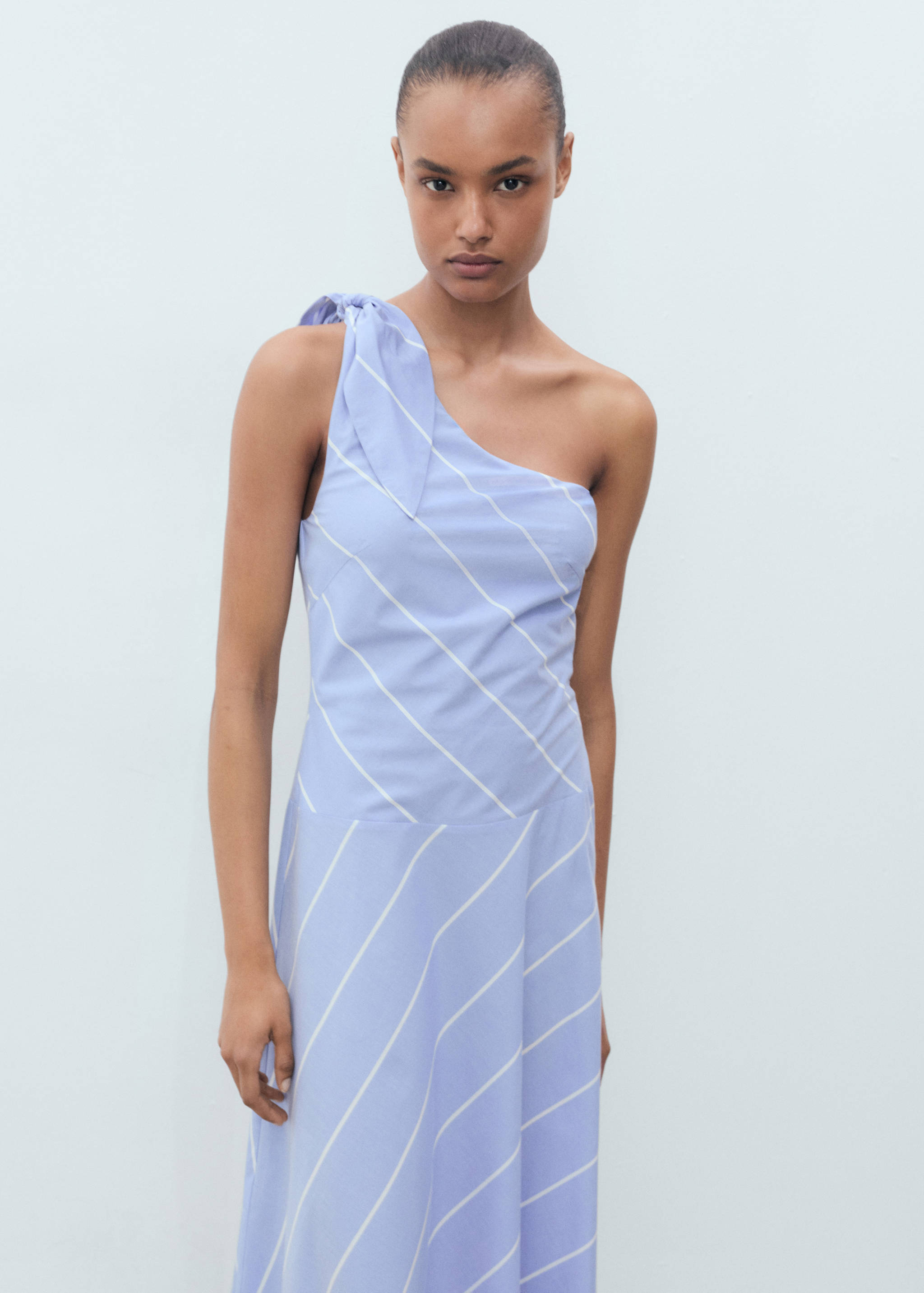 Asymmetrical striped dress with knot - Medium plane