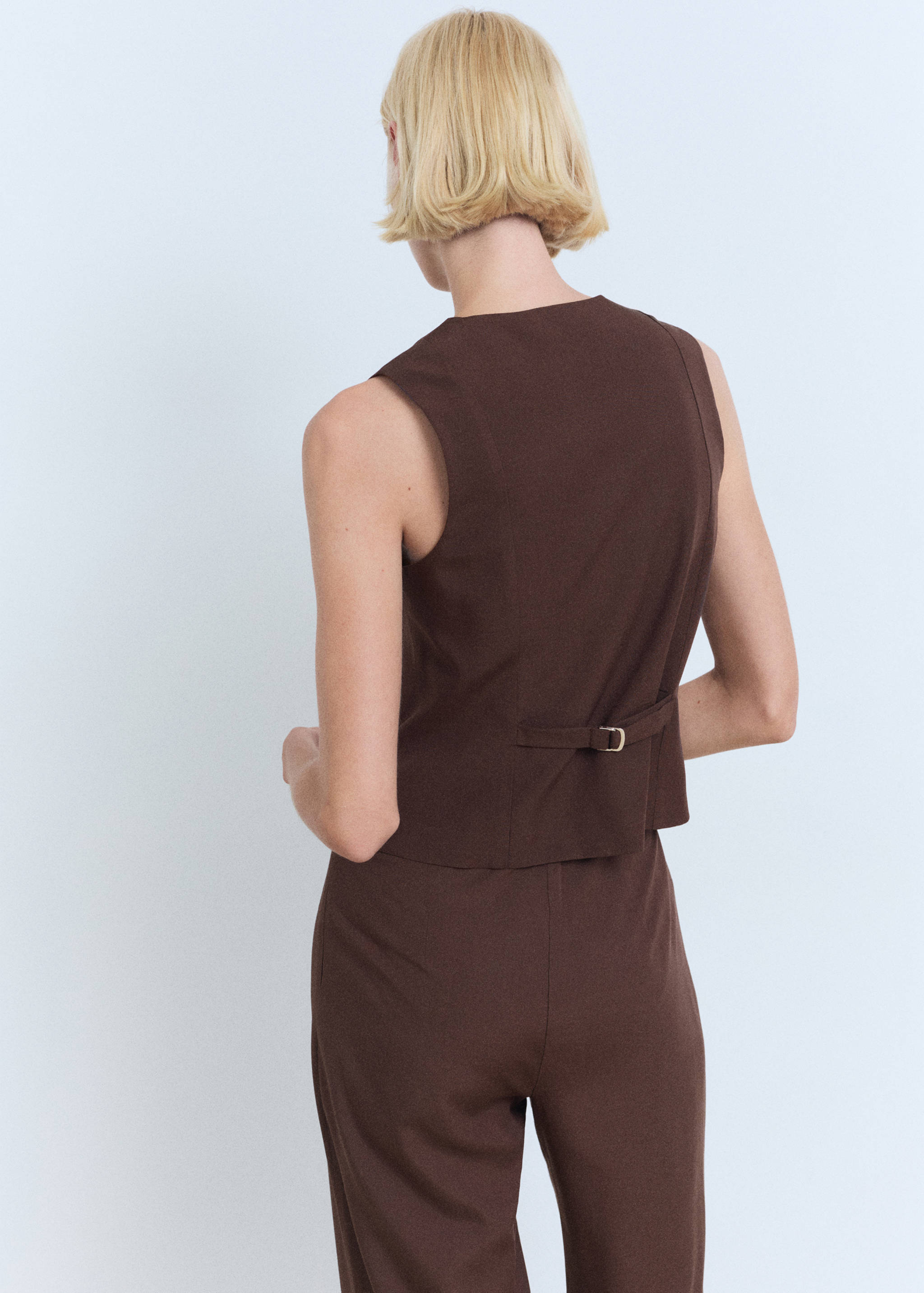 Colete de fato com botões - Verso do artigo