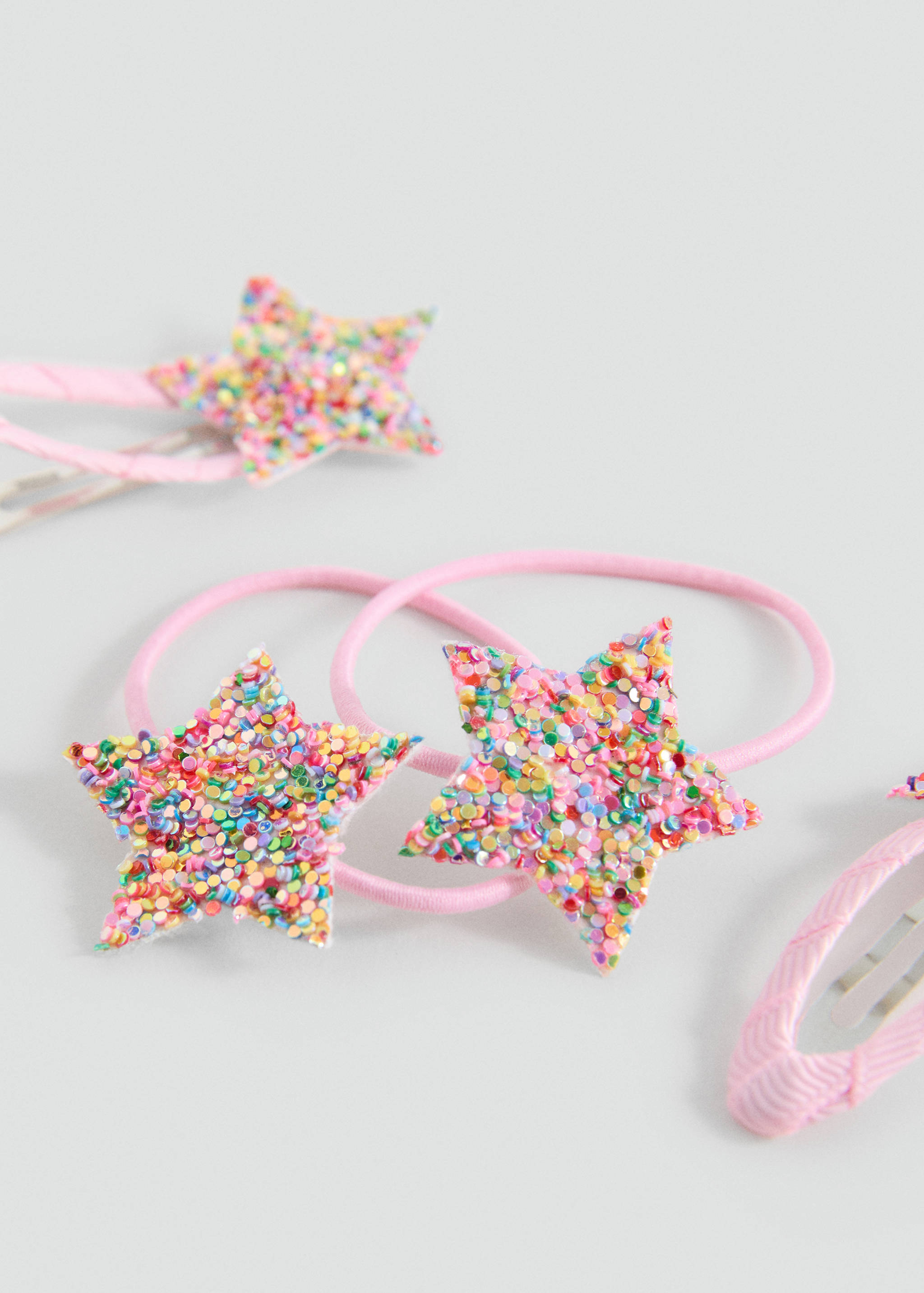 Lot barrettes et élastiques - Plan moyen