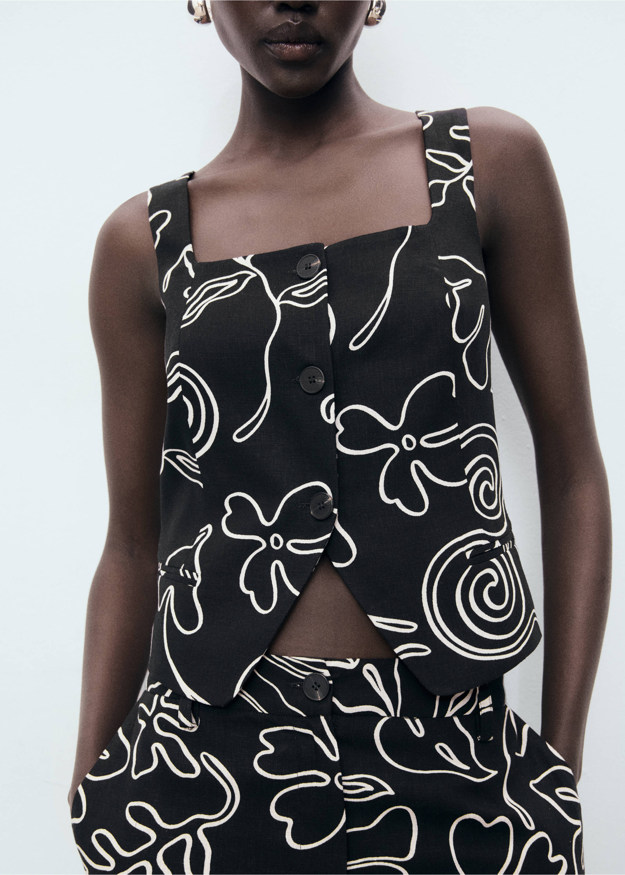 Floral-print linen suit waistcoat - Details of the article 3, Black. Ref: 17071163-00.
