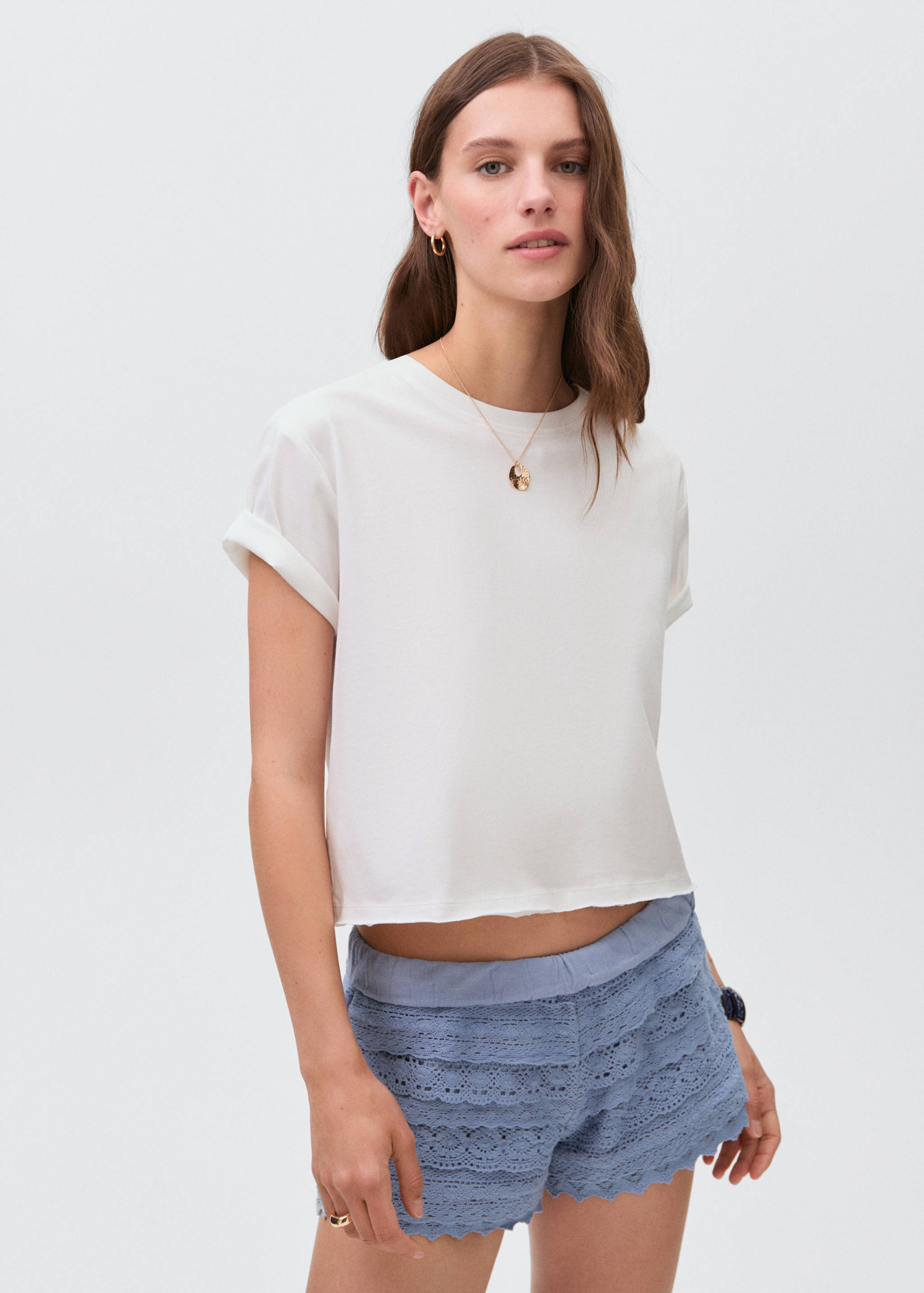 Crochet shorts with ruffles - Medium plane