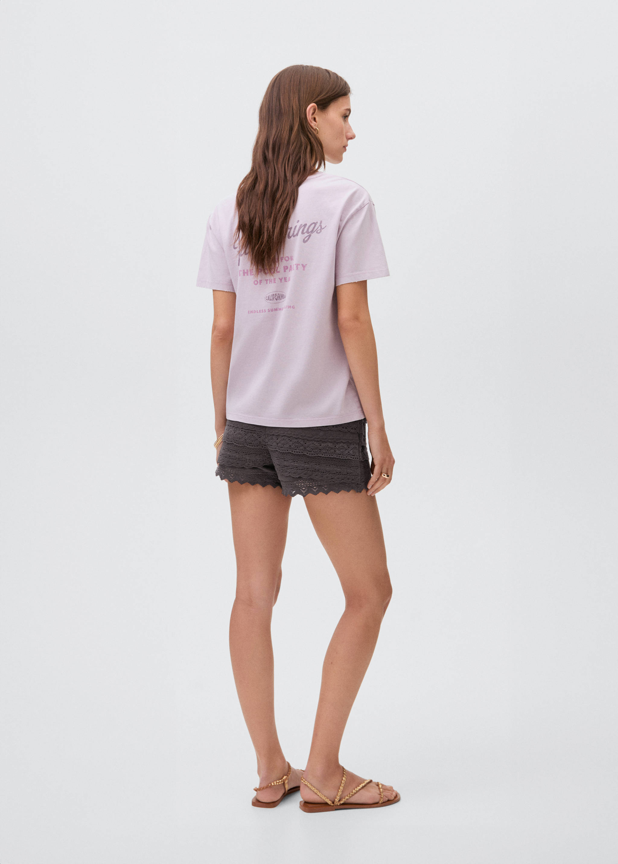 Crochet shorts with ruffles - Reverse of the article