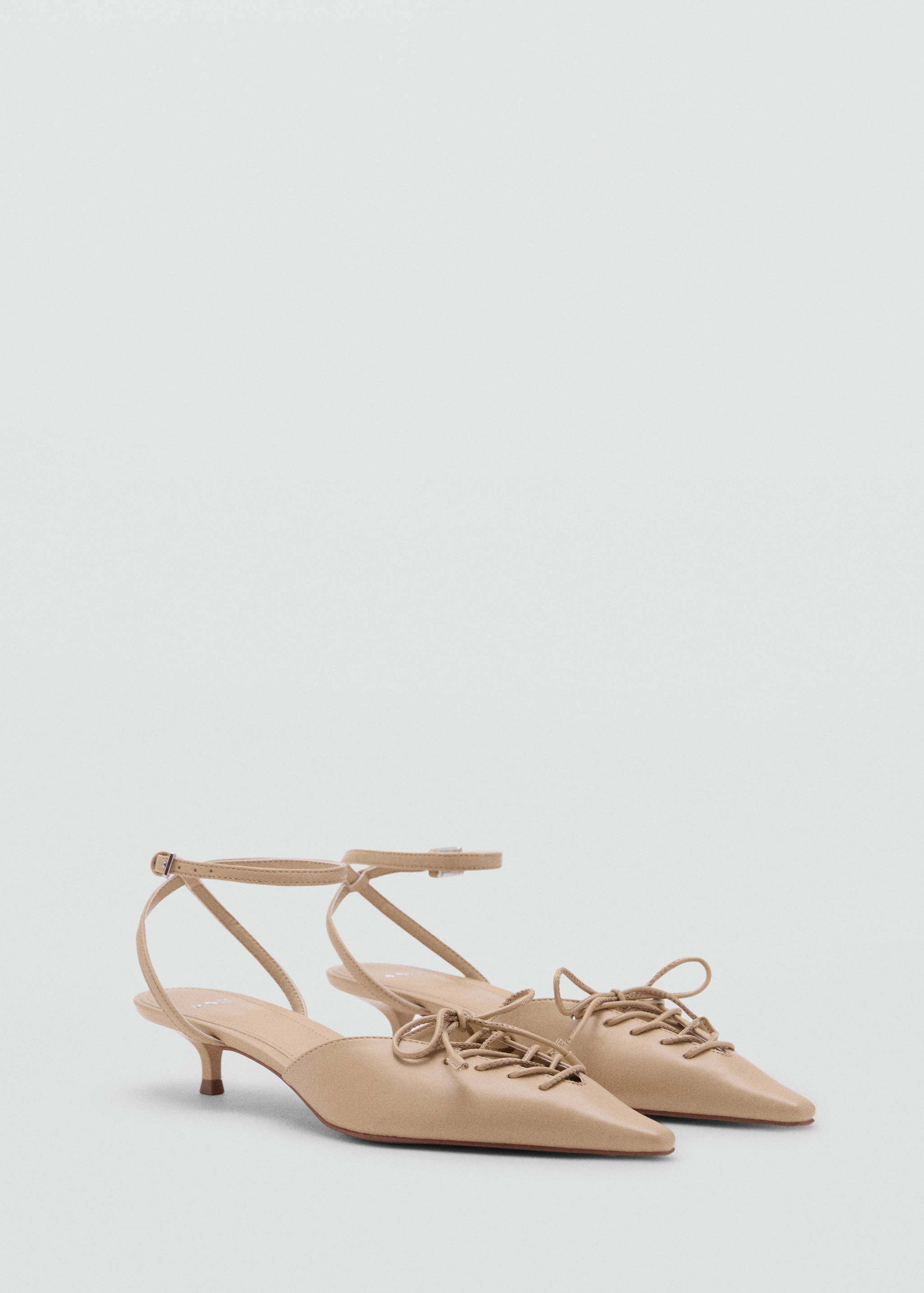 Fűzős magassarkú cipő - Felezősík