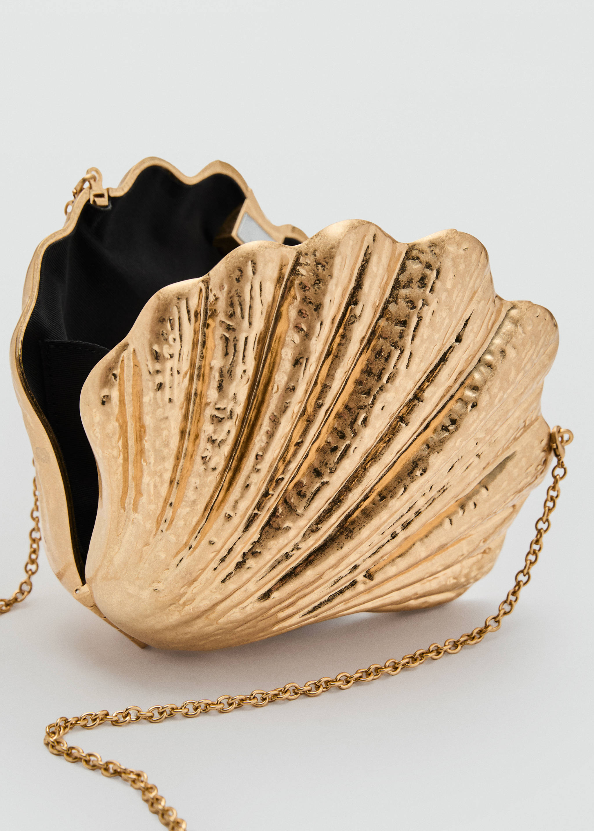 حقيبة كلاتش بتصميم صدفي - تفاصيل المنتج 3