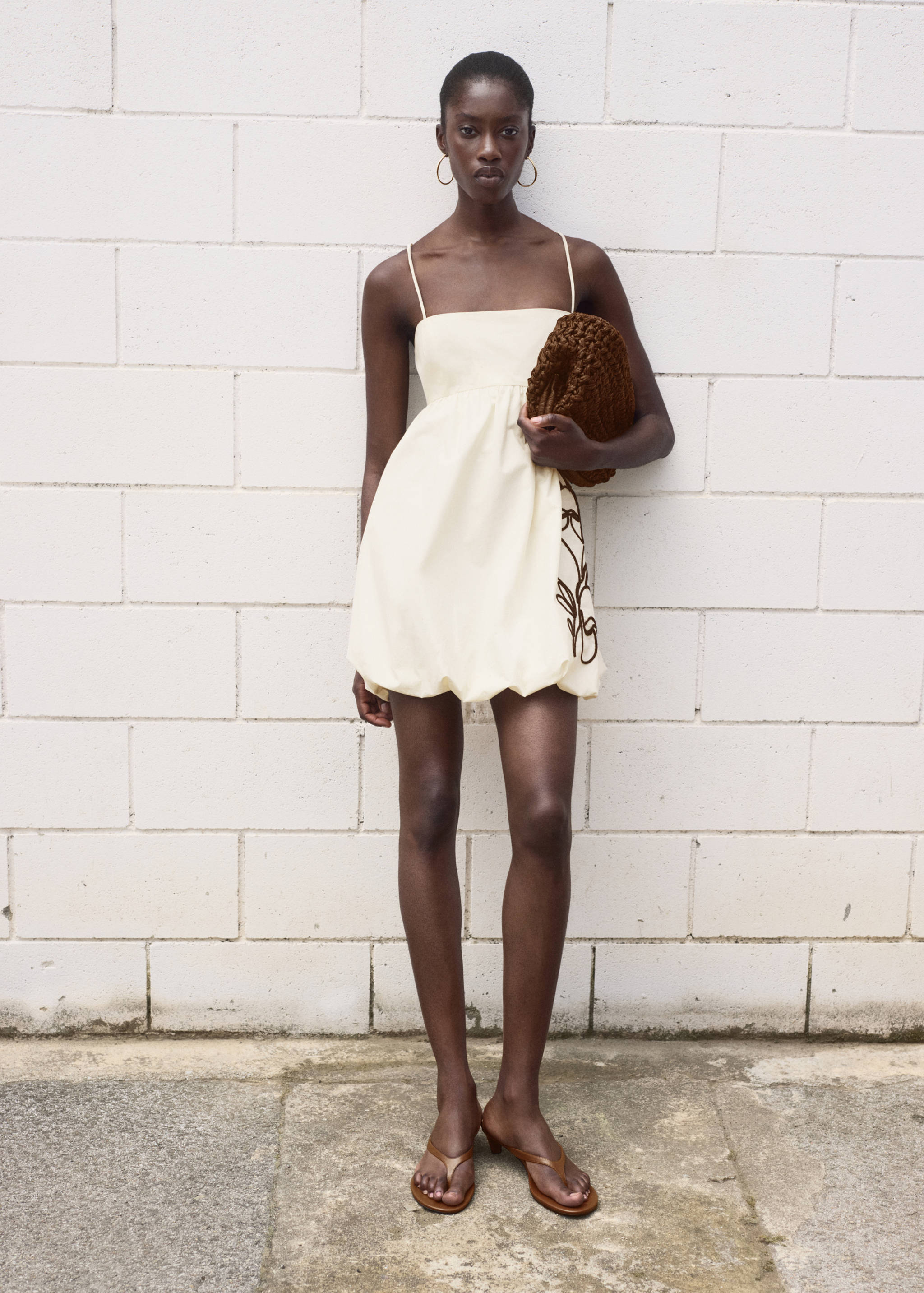 Balloon dress with embroidered flowers - General plane