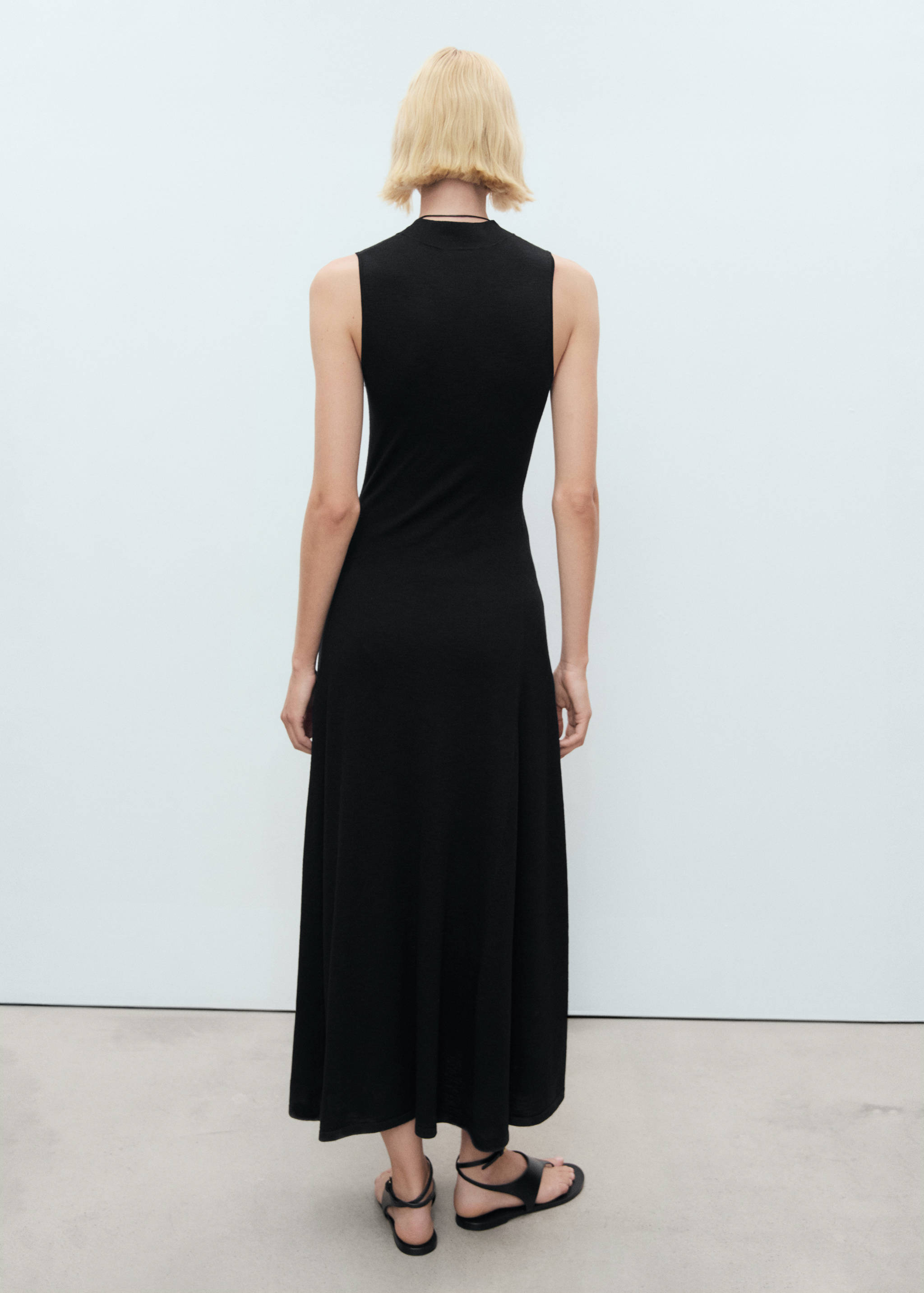 Haljina od finog pletiva A kroja - Stražnji dio artikla