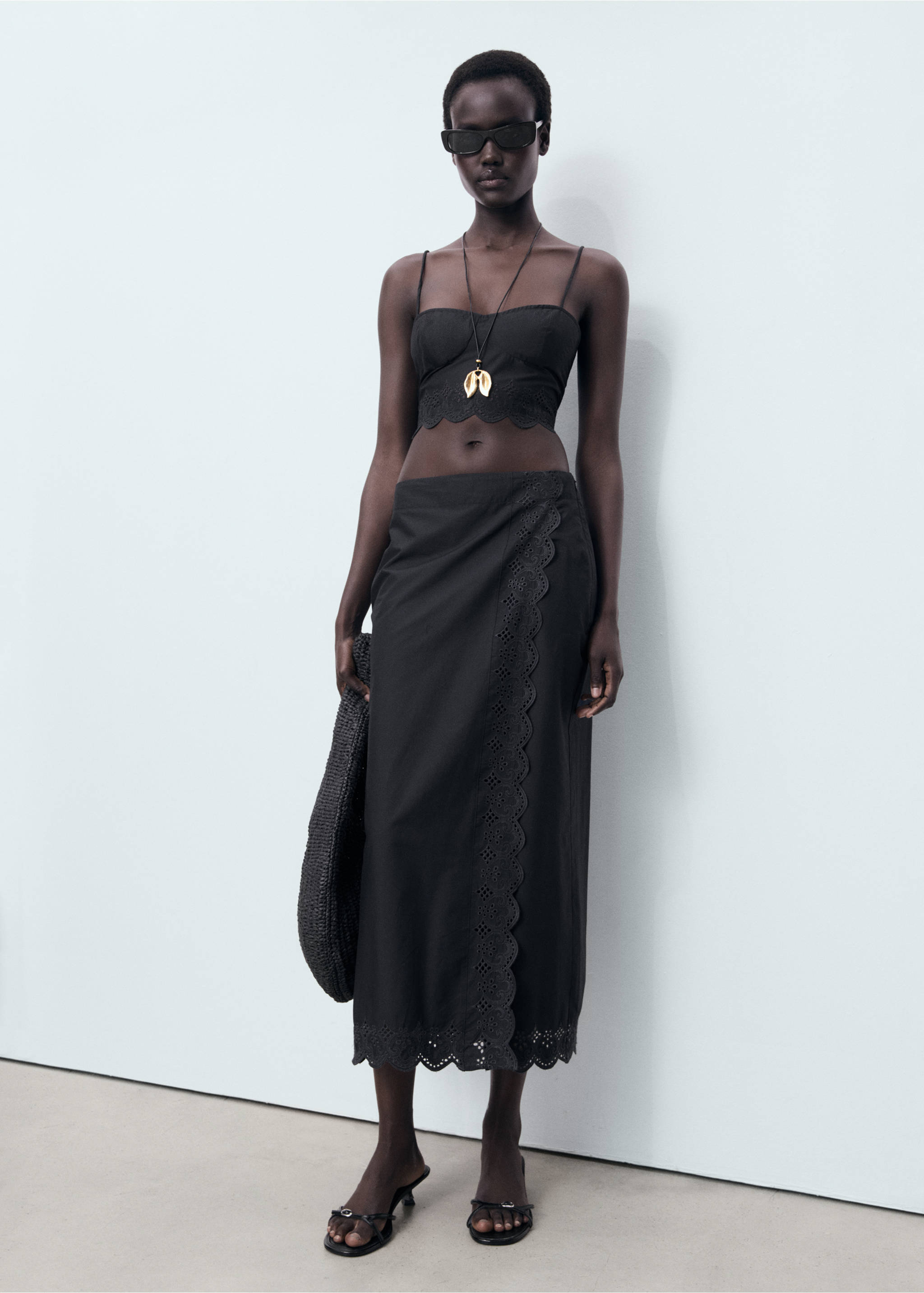 Bavlněná sukně s výšivkou - Celkový náhled, Černá. Ref: 17071187-00.