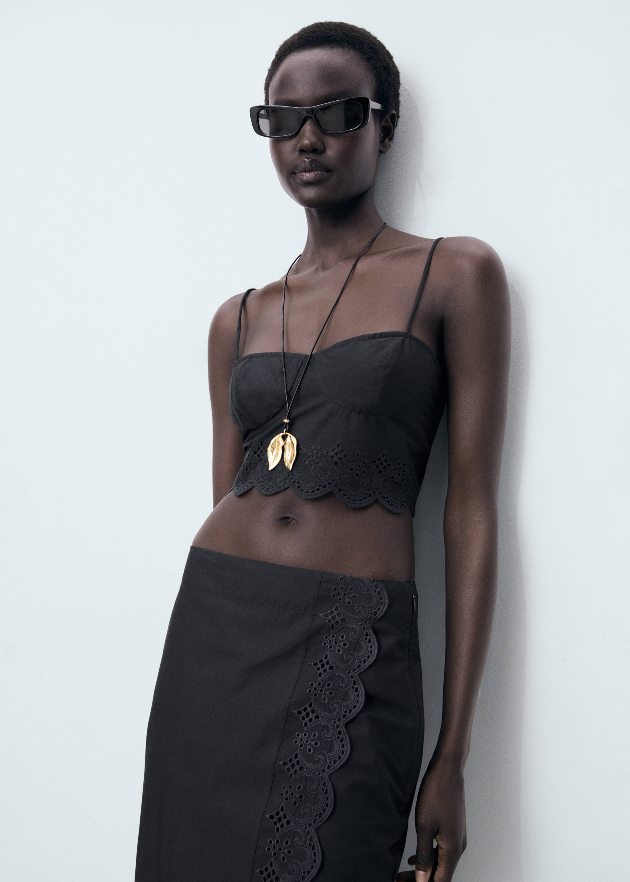 Φούστα βαμβακερή κεντητή - Μεσαίο πλάνο