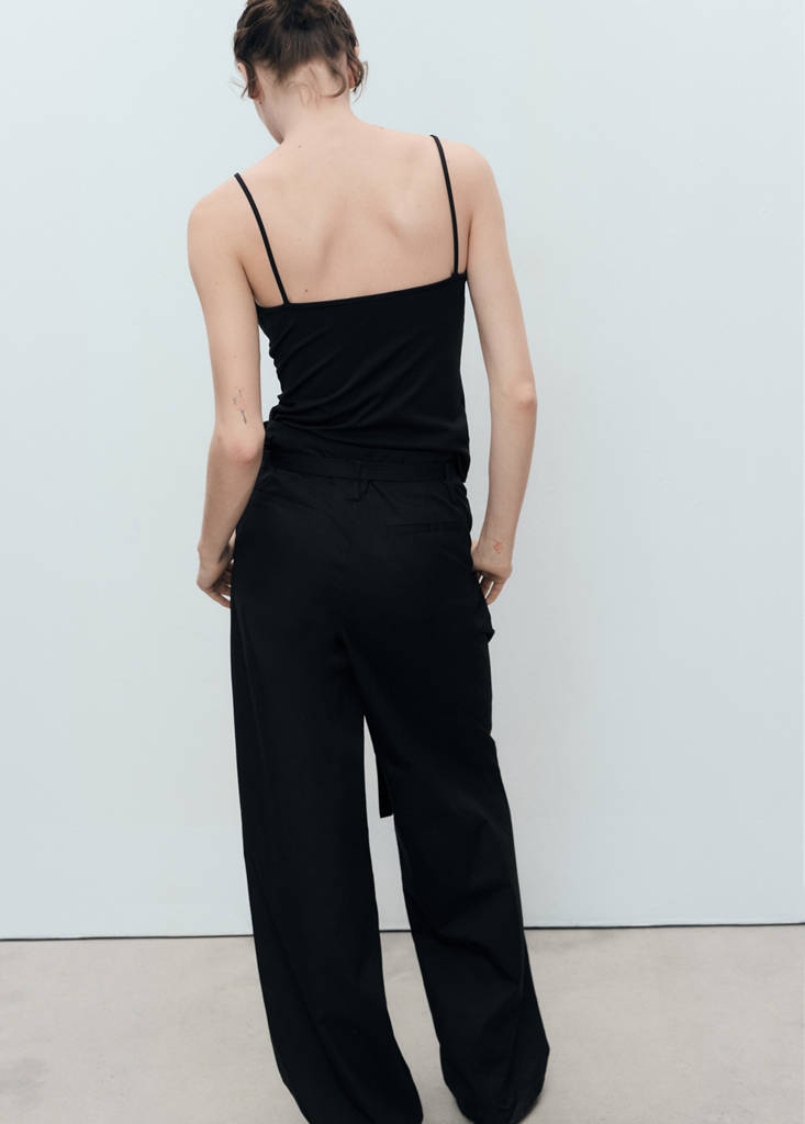 Spaghetti strap top — Black