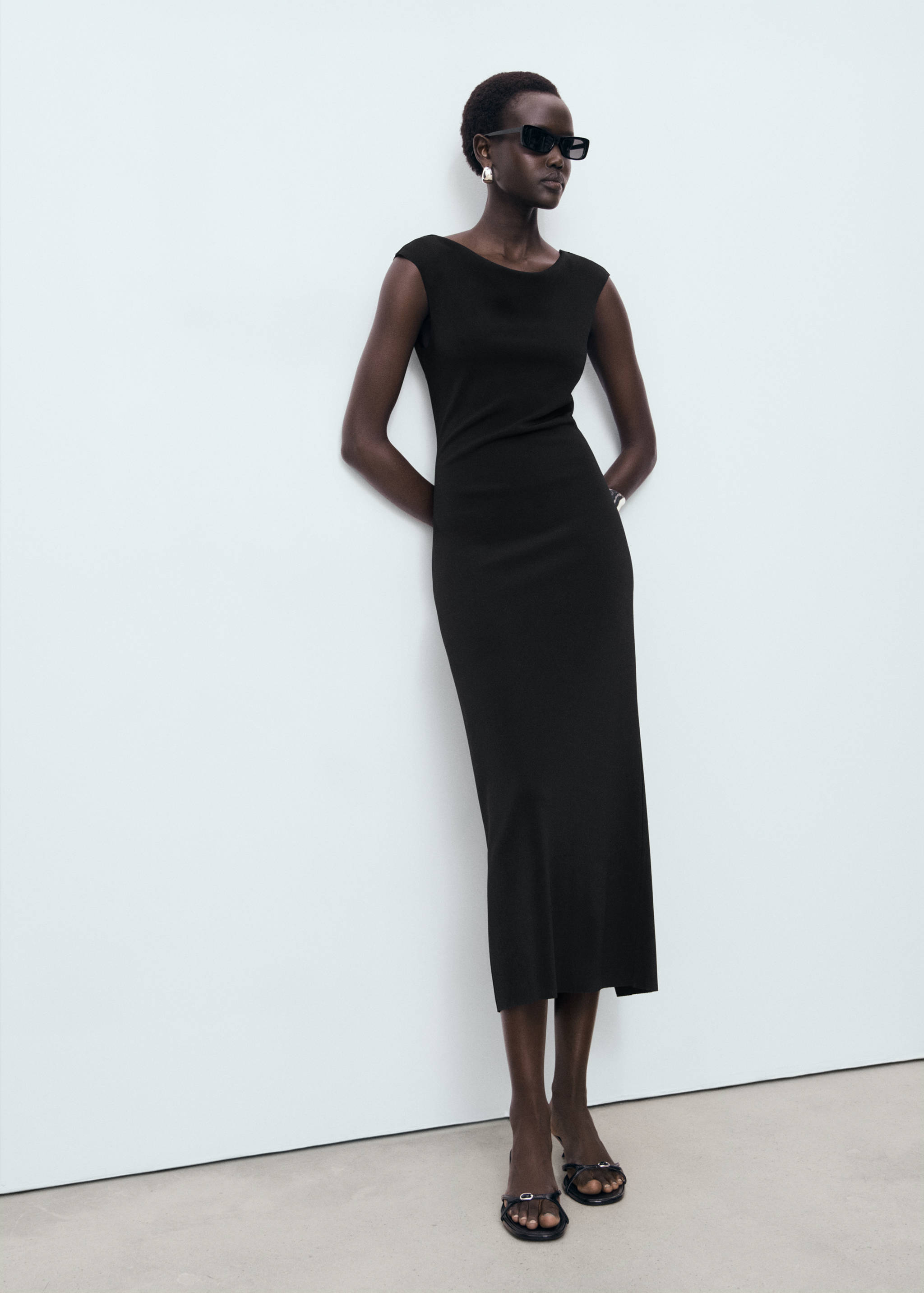 Open back dress - General plane