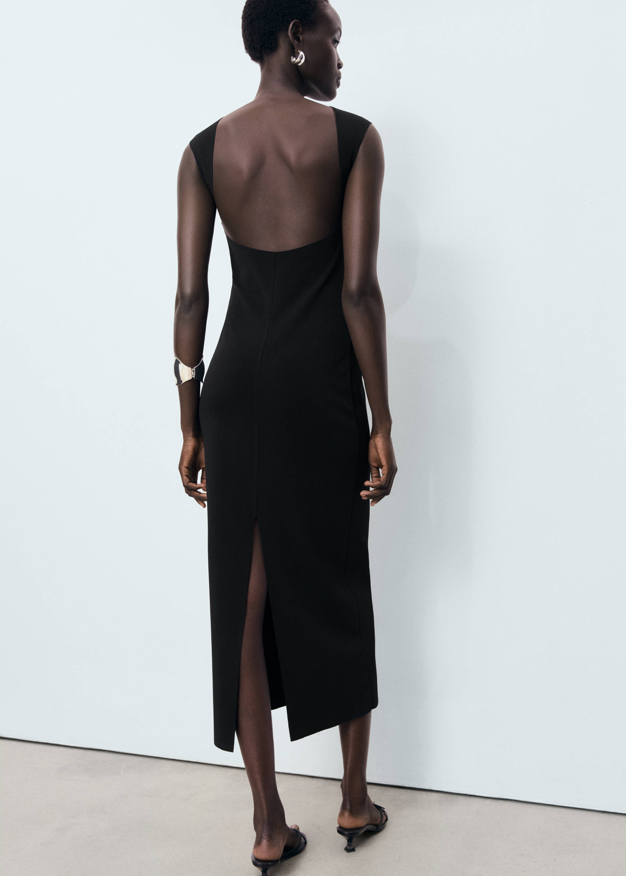 Open back dress - Reverse of the article