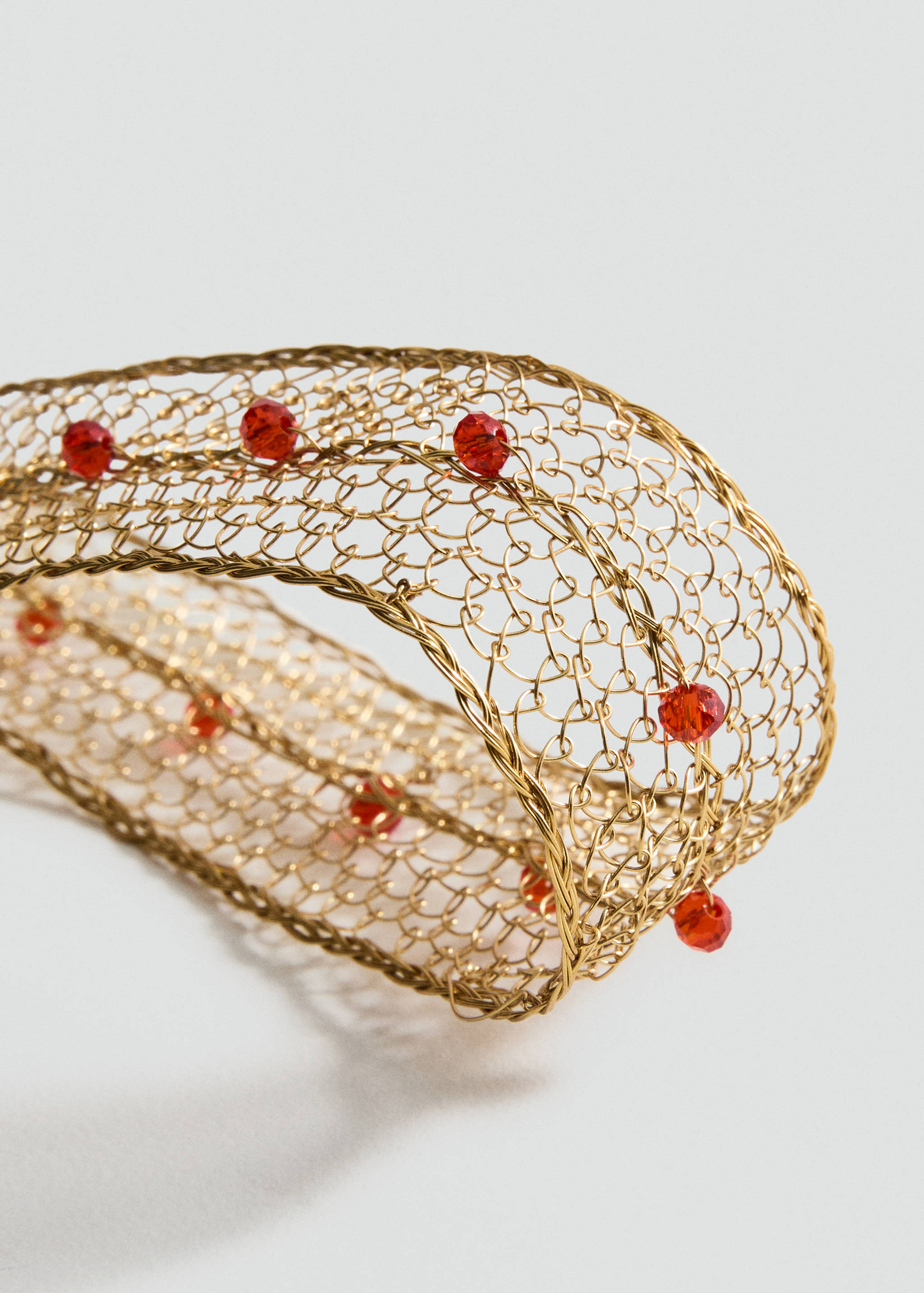 Gargantilha com cristais - Plano médio