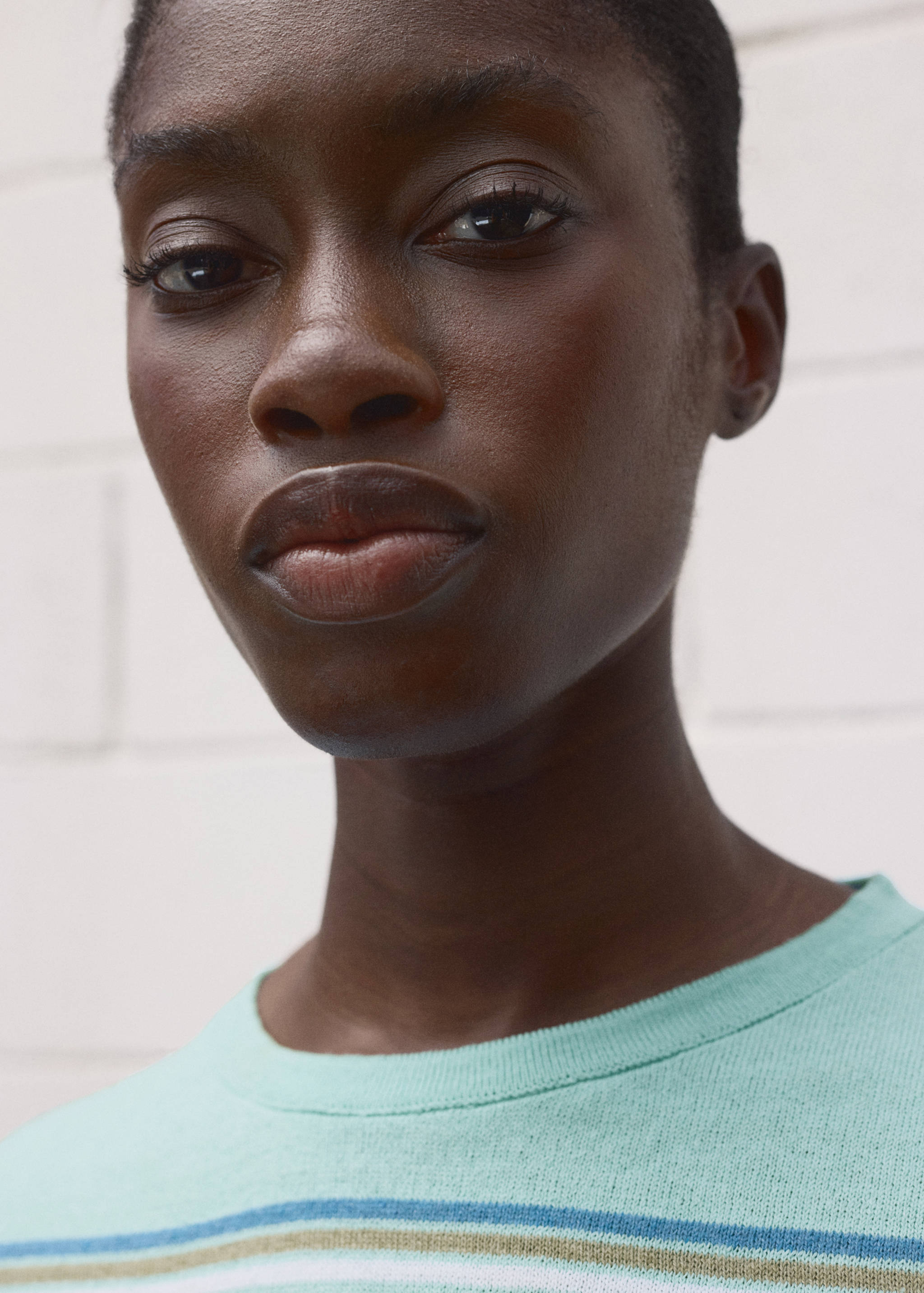 Short-sleeved sweater with combined stripes - Details of the article 1